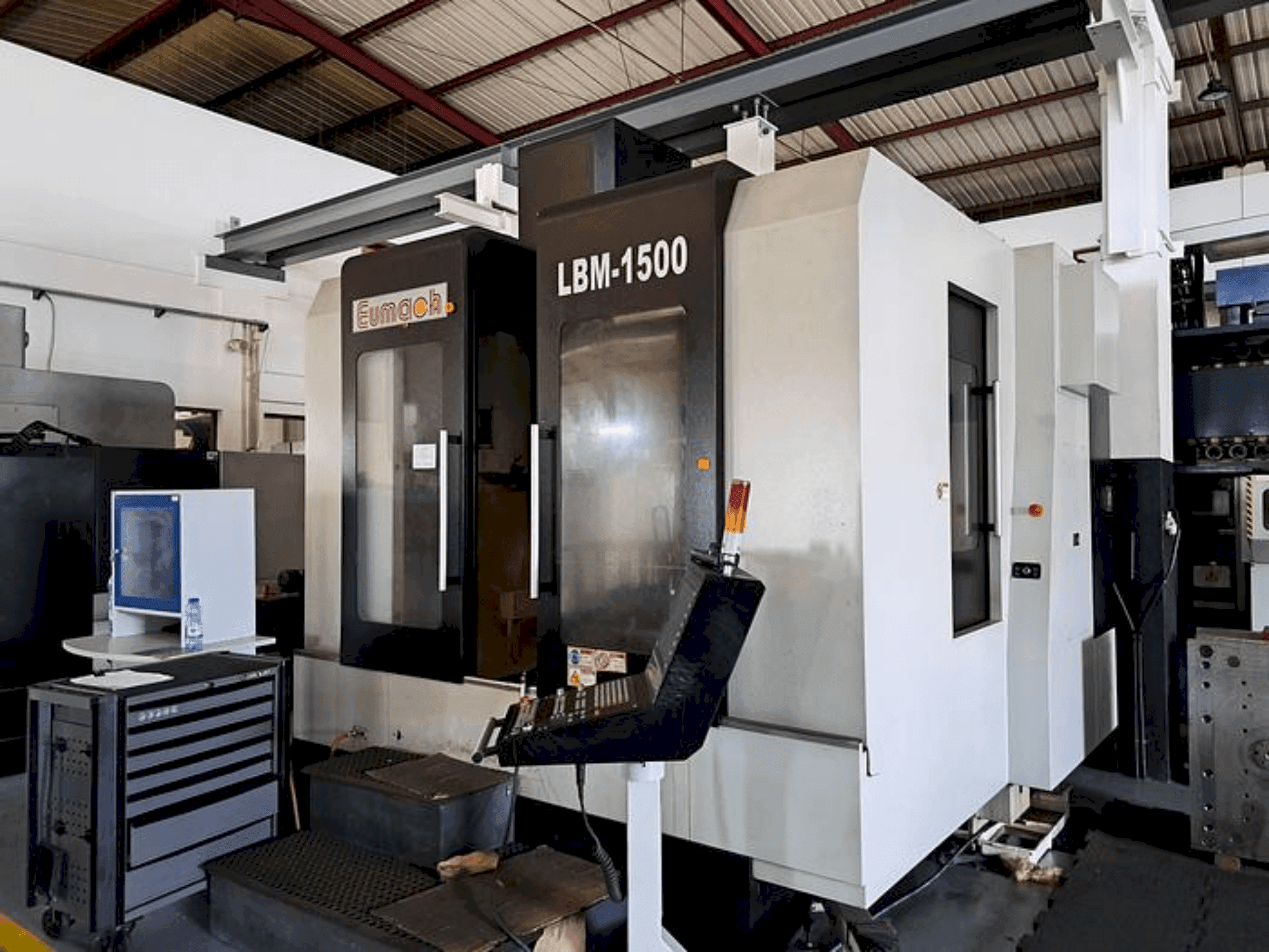 Vooraanzicht  van Eumach LBM-1500  machine