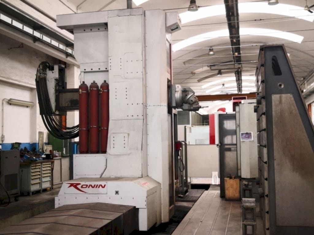 Vooraanzicht  van FPT Ronin  machine