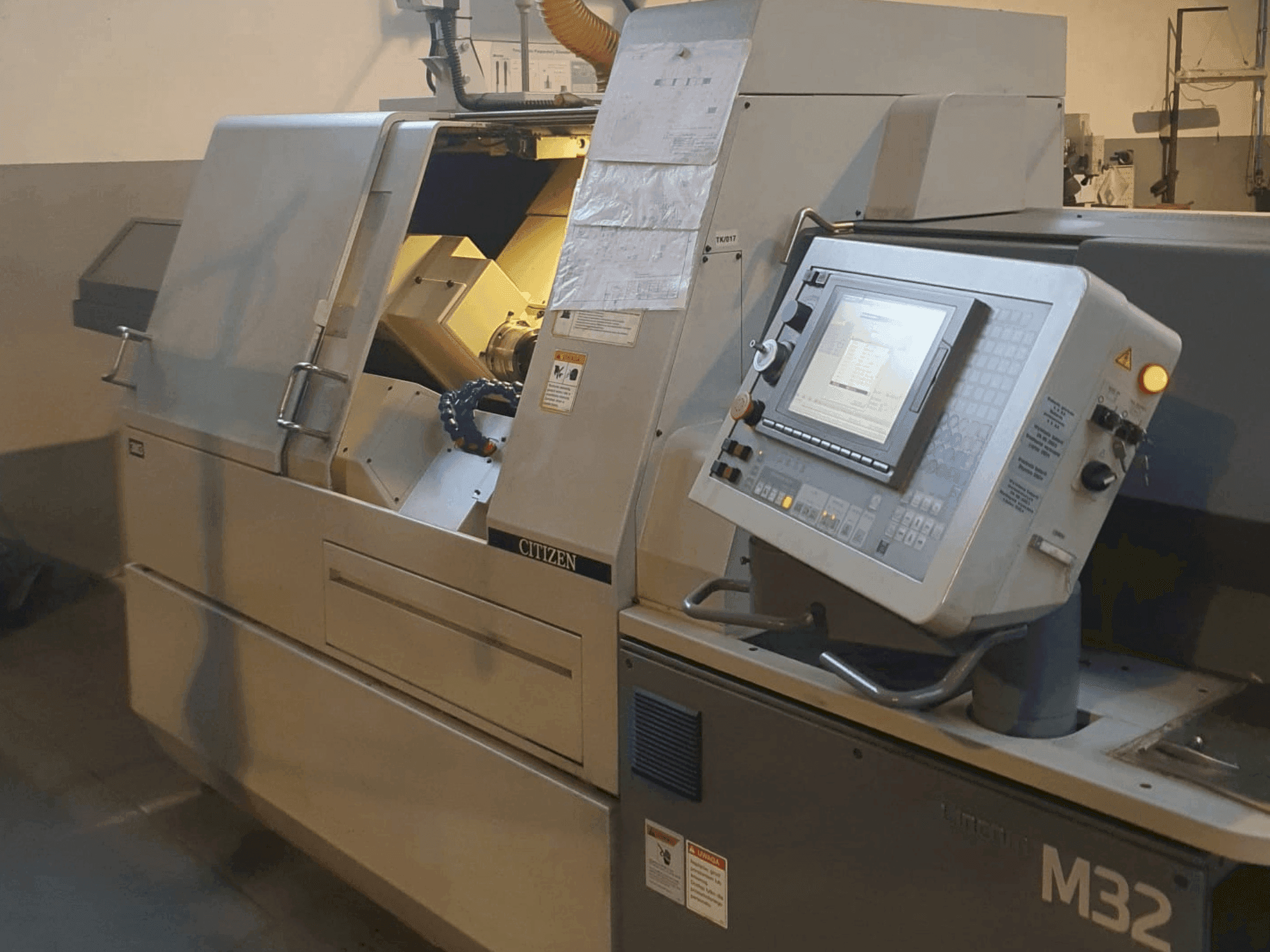 Vooraanzicht  van Citizen M32  machine