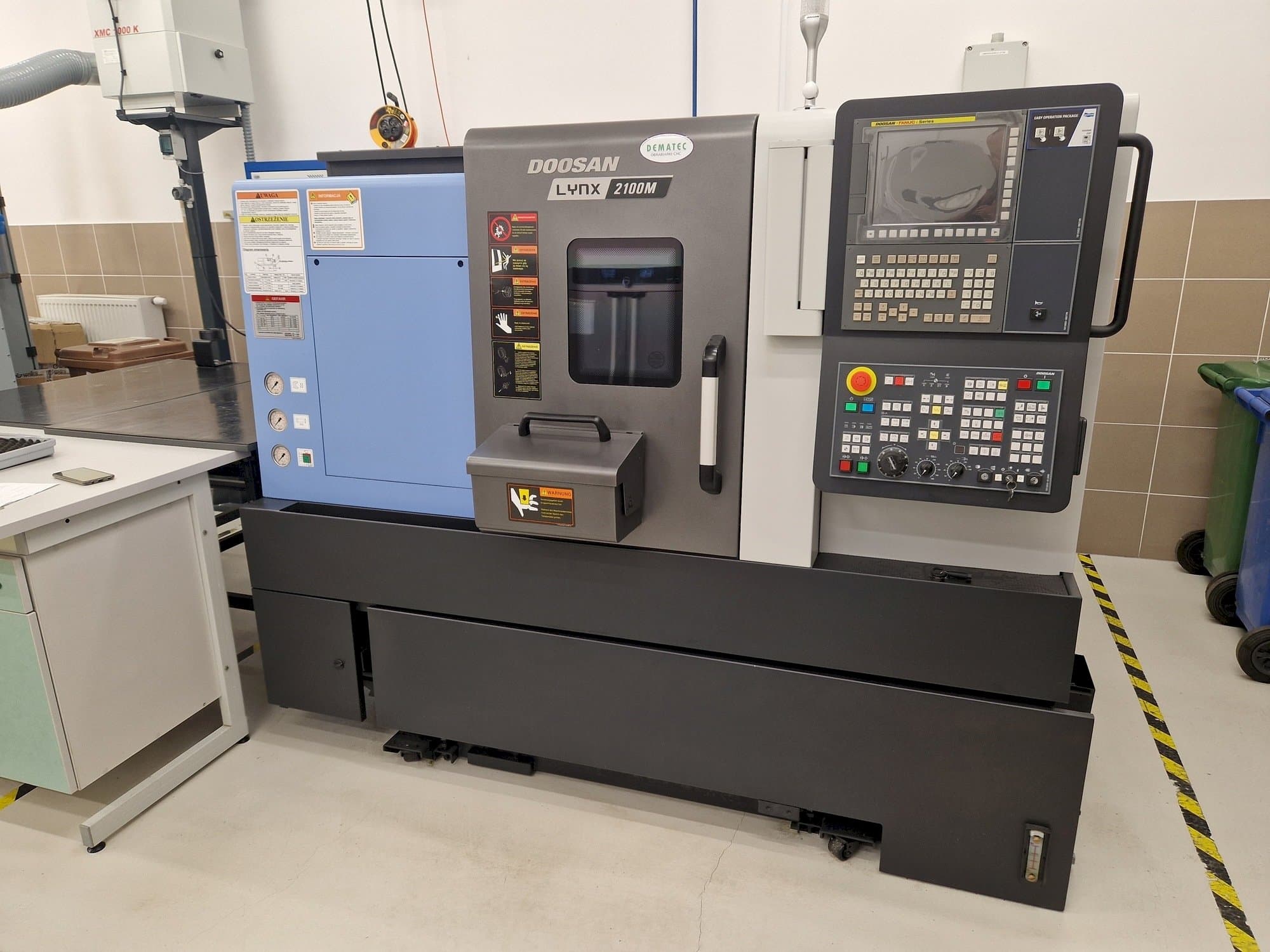 Vooraanzicht  van Doosan Lynx 2100ME  machine