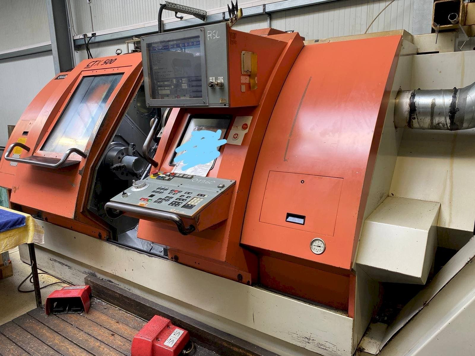 Rechts zijaanzicht  van Gildemeister CTX 500  machine