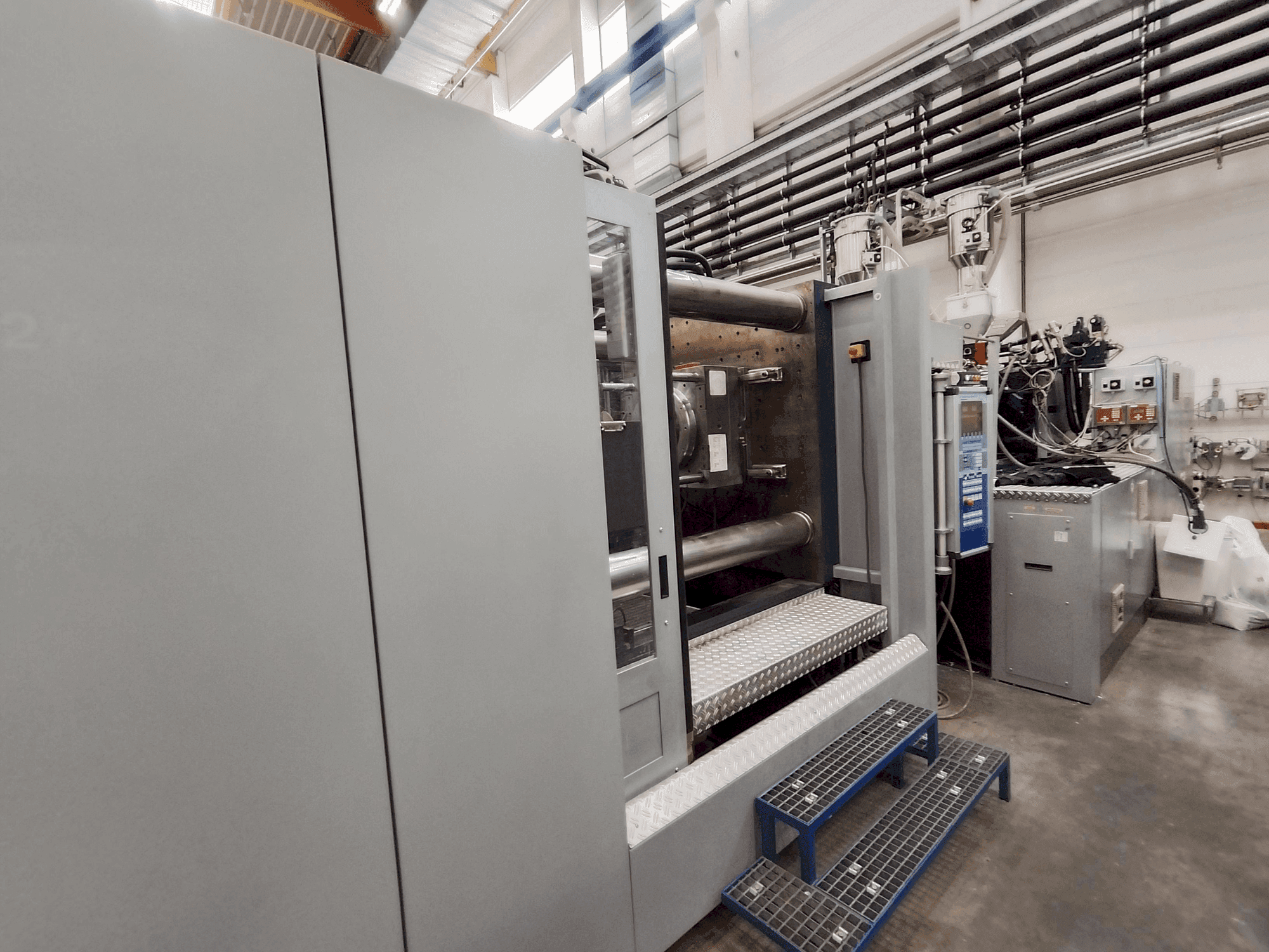 Vooraanzicht  van Battenfeld HM 8000/4500 + 4500 BMB 4  machine