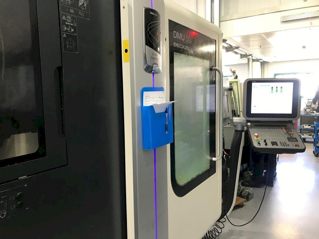 Vooraanzicht  van DMG Mori Seiki DMU 50  machine