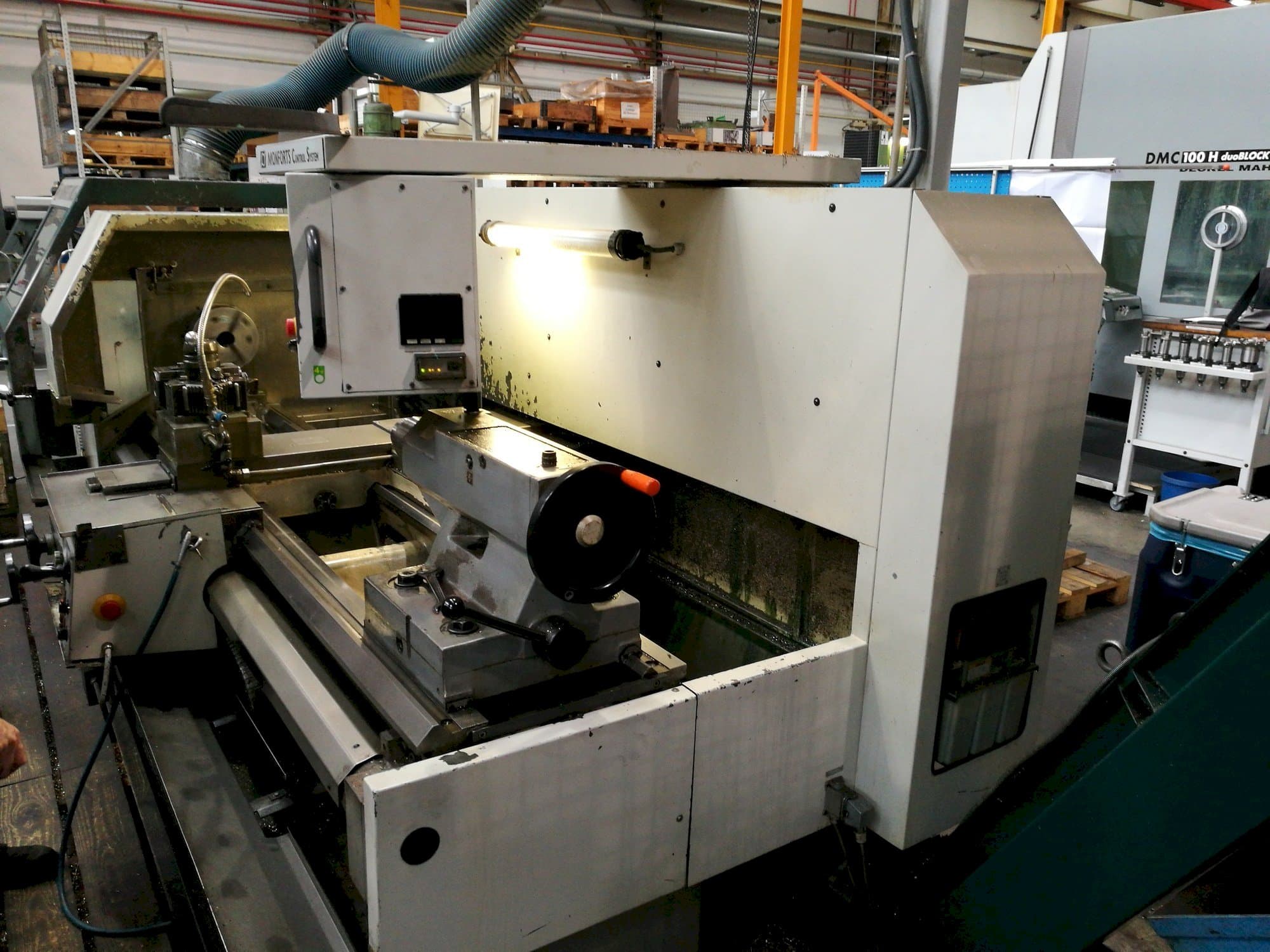 Vooraanzicht  van Monforts KNC 6  machine