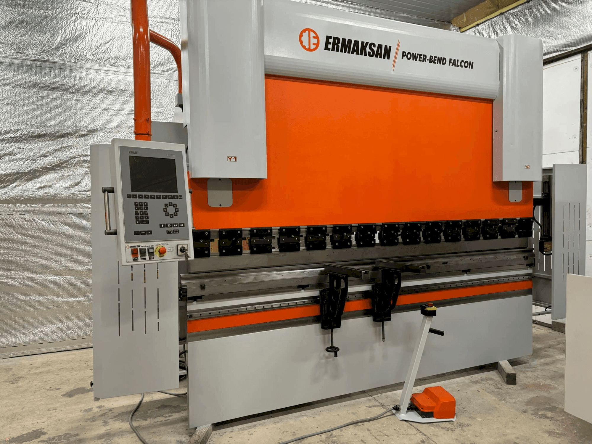 Vooraanzicht  van ERMAKSAN POWER-BEND FALCON 3100X175  machine