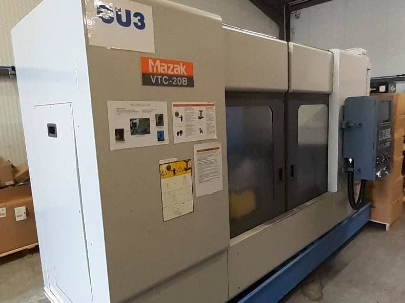 Vooraanzicht  van Mazak VTC 20B  machine