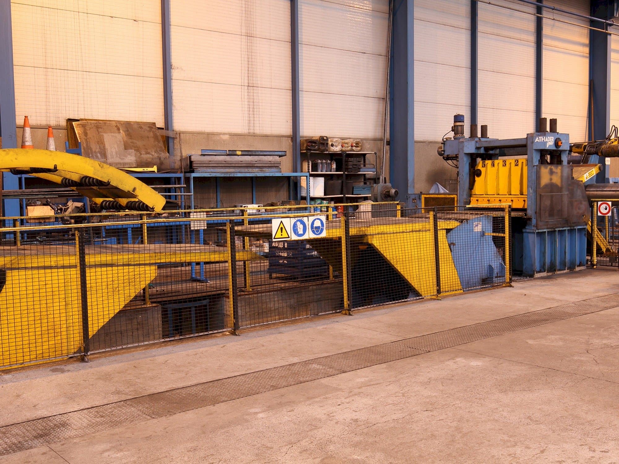 Vooraanzicht  van ATHADER J21  machine