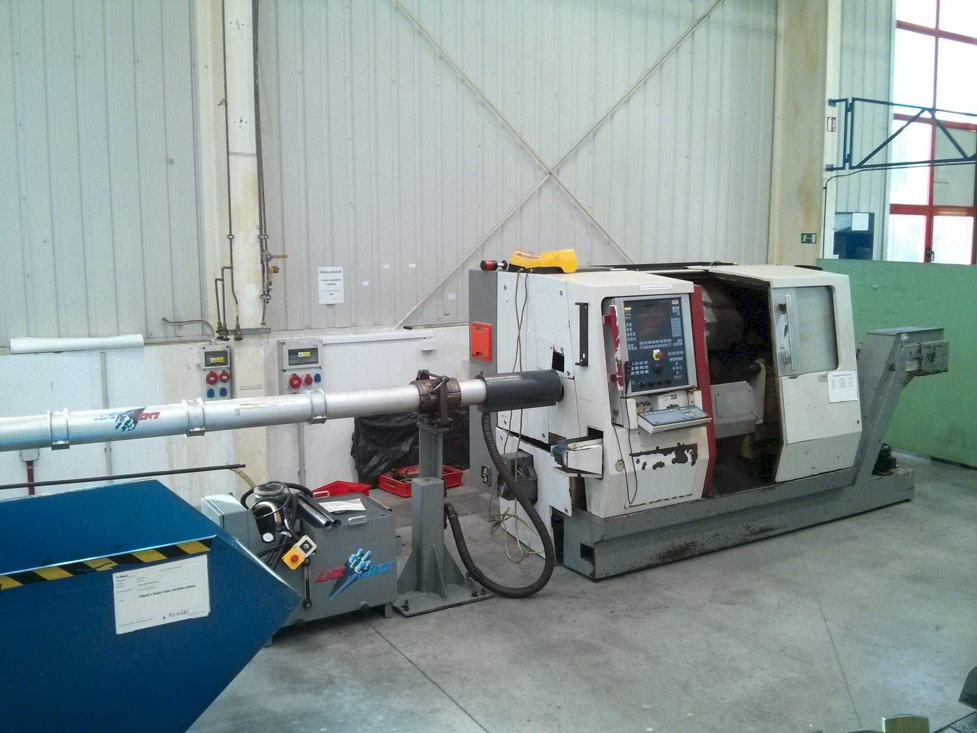 Vooraanzicht  van TRAUB TNA 300  machine