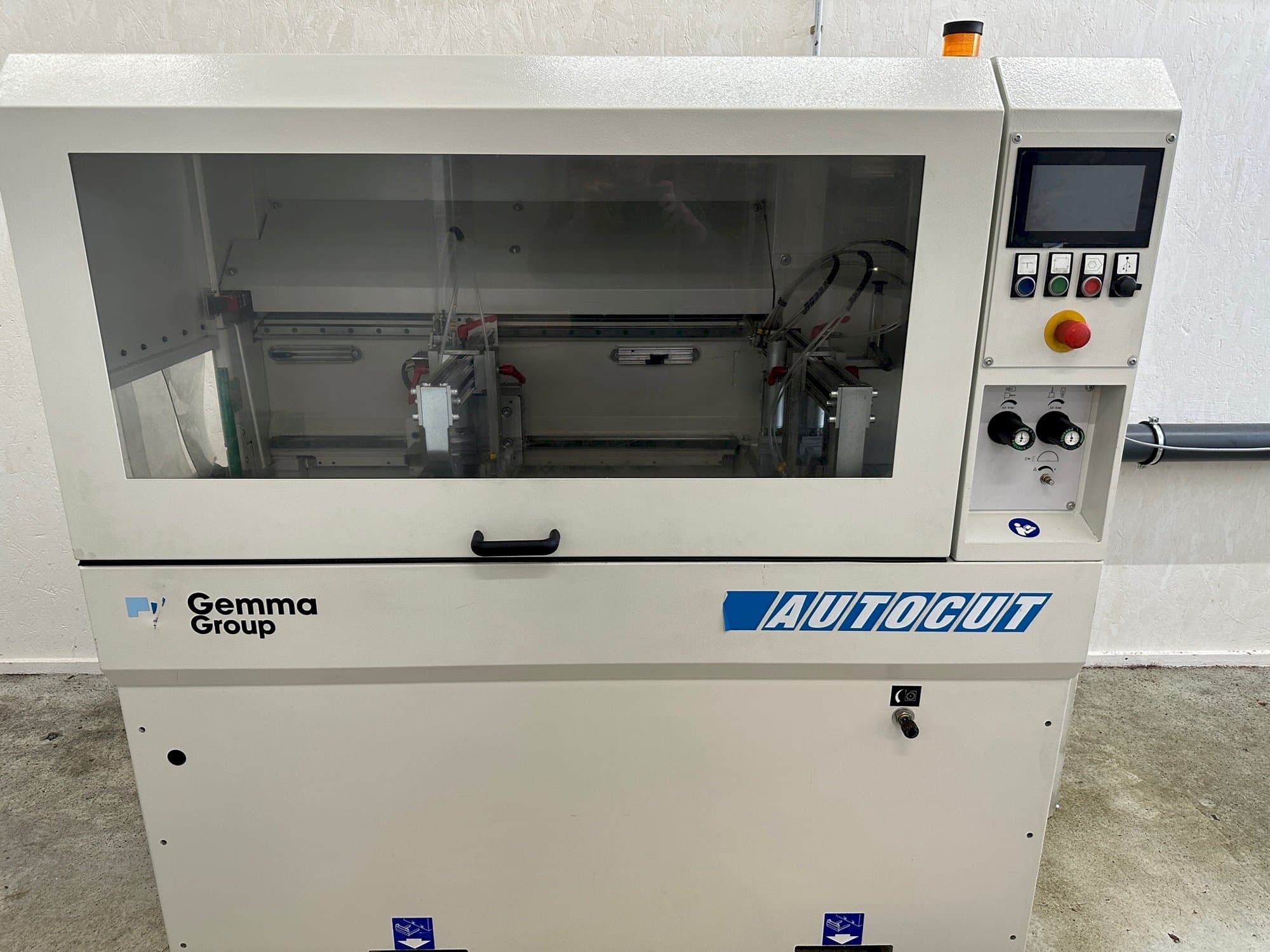 Vooraanzicht  van Autocut 550  machine