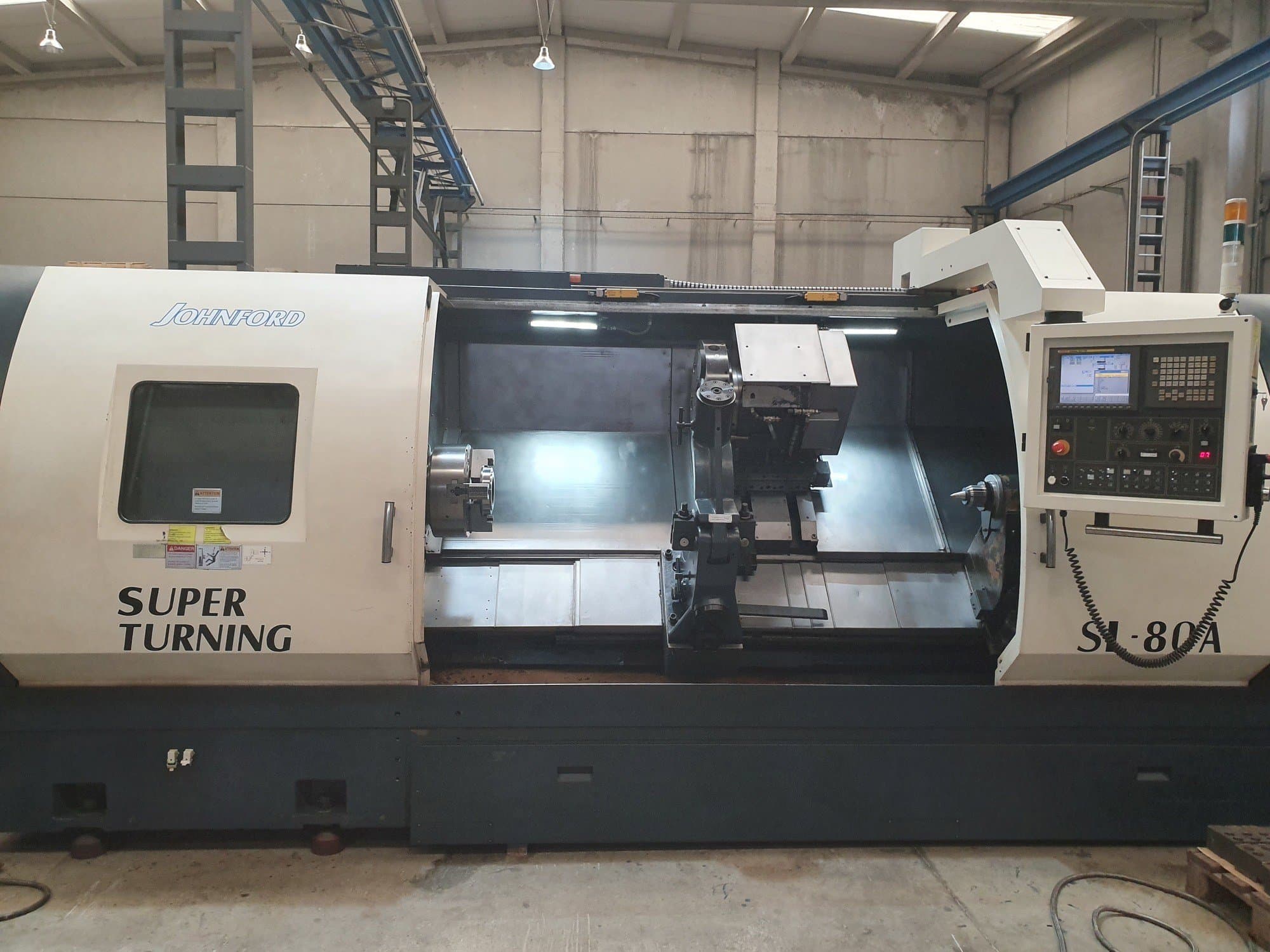 Vooraanzicht  van Johnford SL-80A  machine