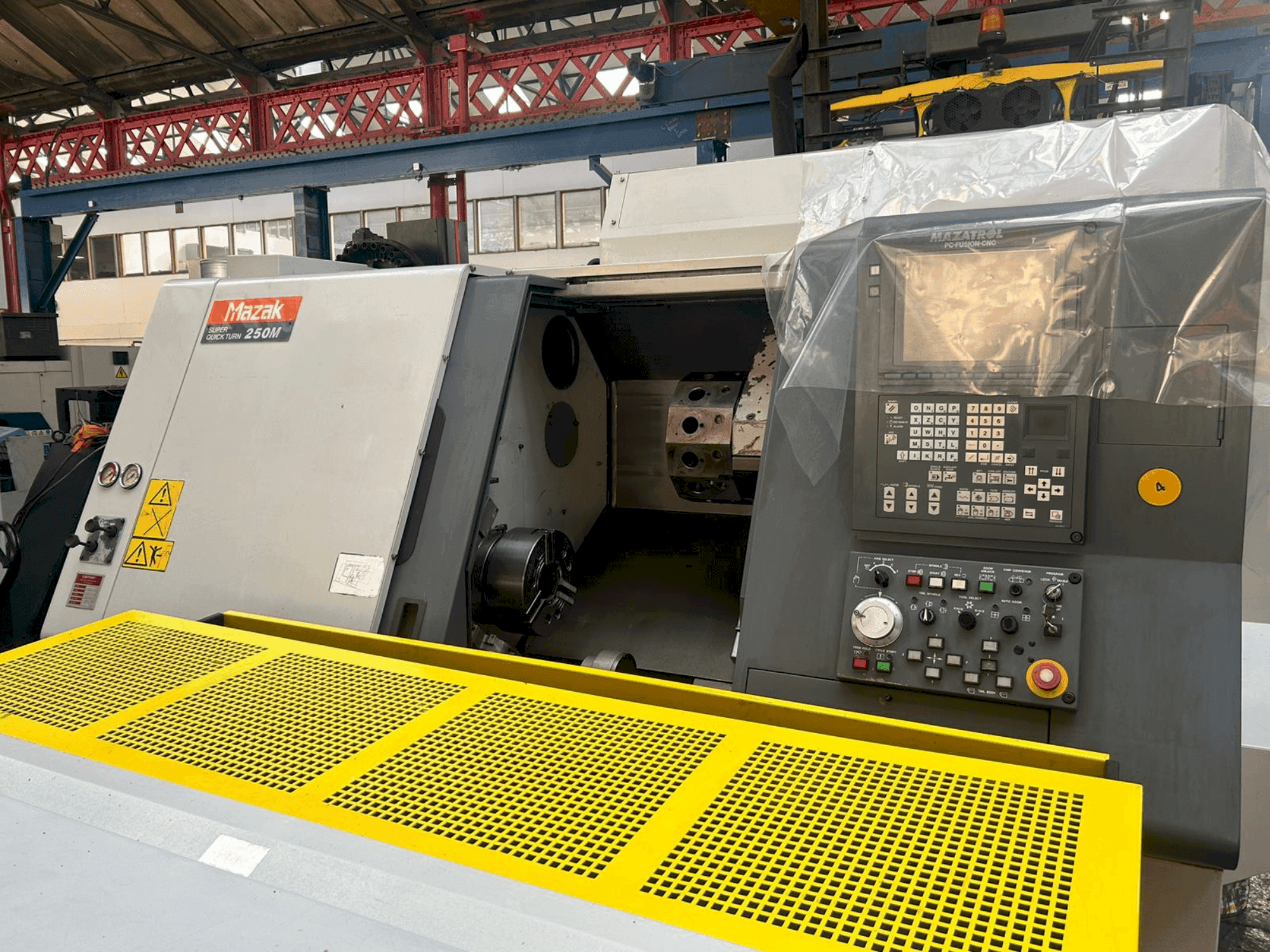 Vooraanzicht  van Mazak SQT 250M  machine