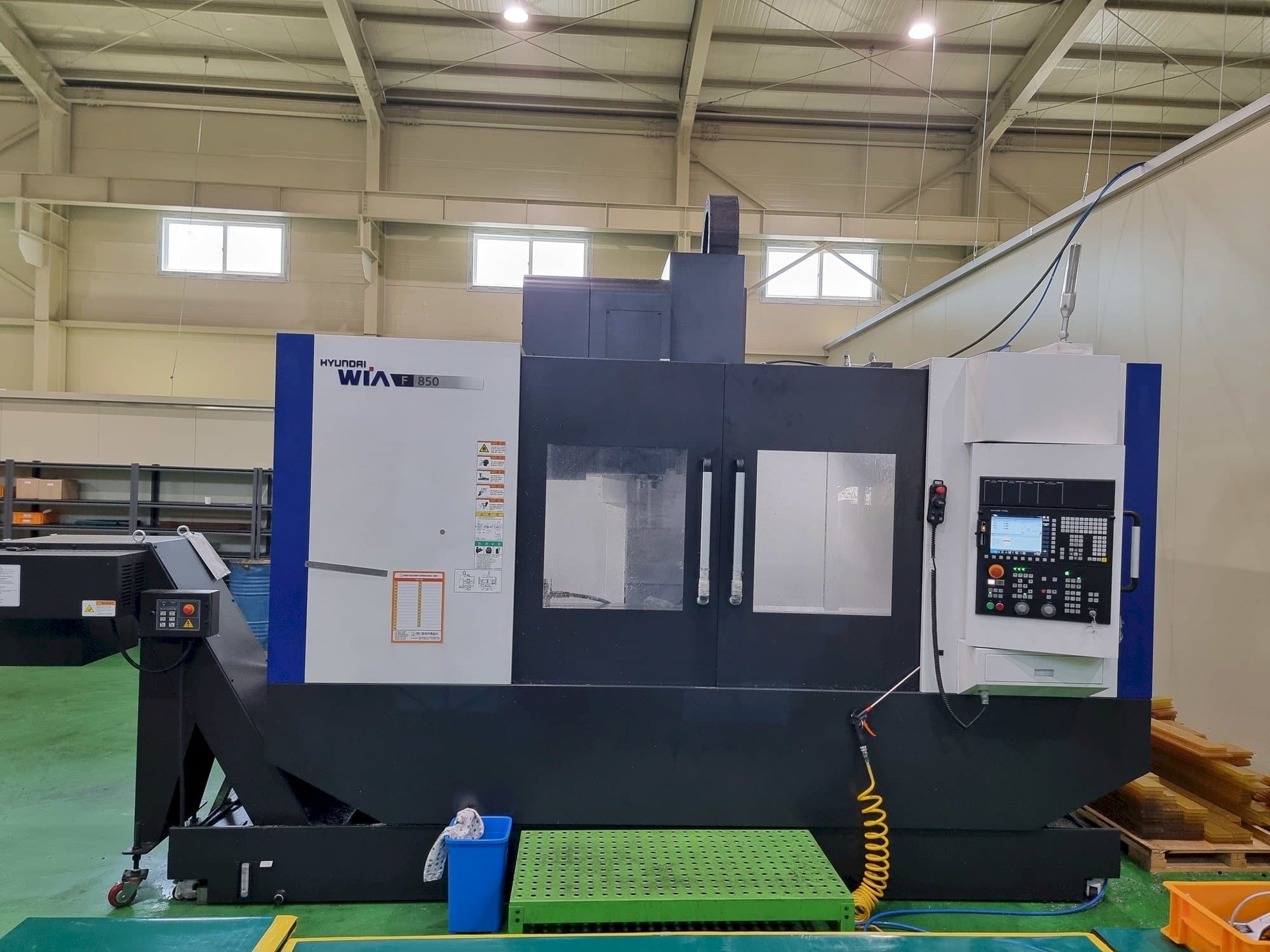 Vooraanzicht  van Hyundai Wia F850  machine