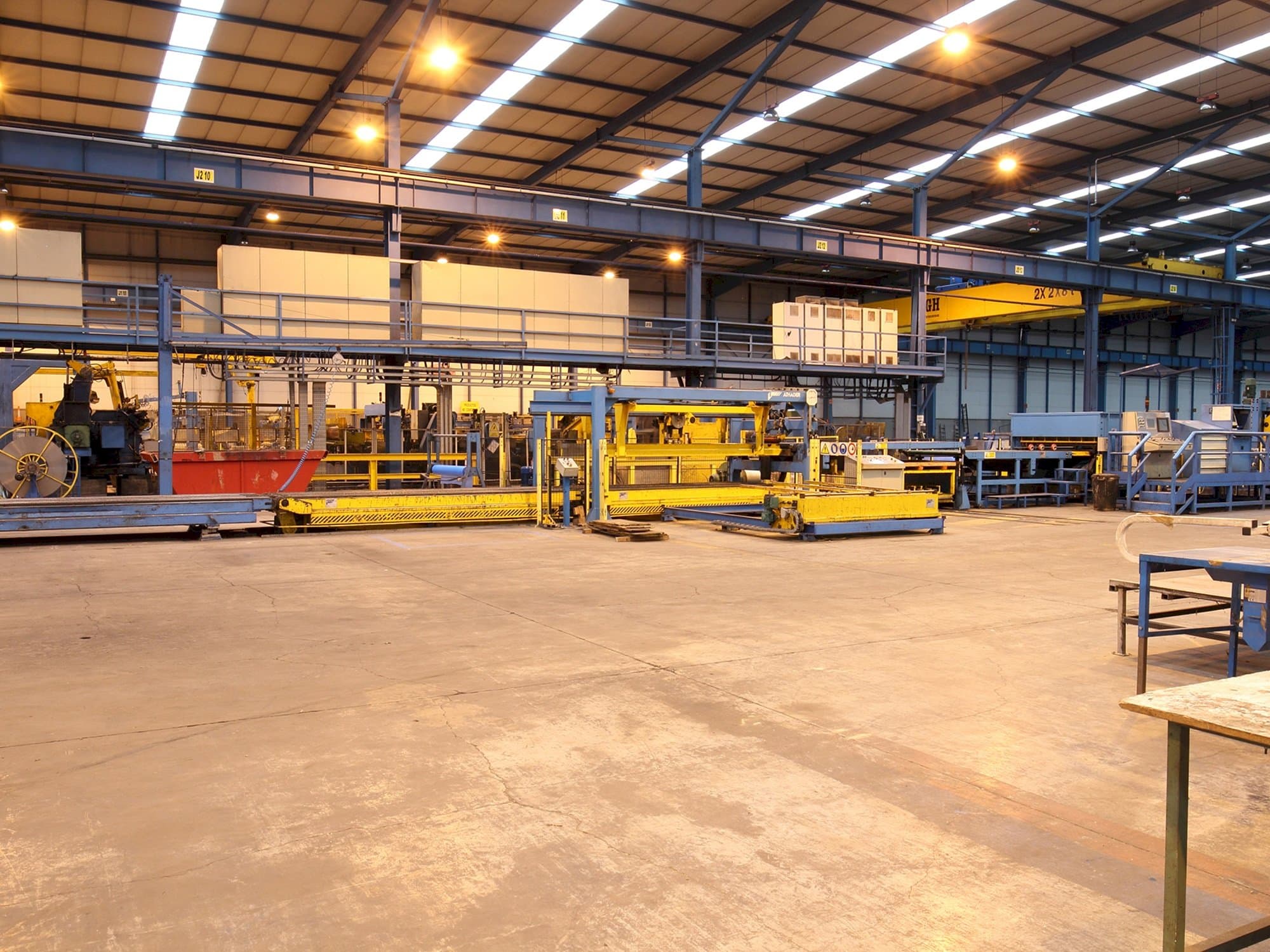 Vooraanzicht  van ATHADER J23  machine