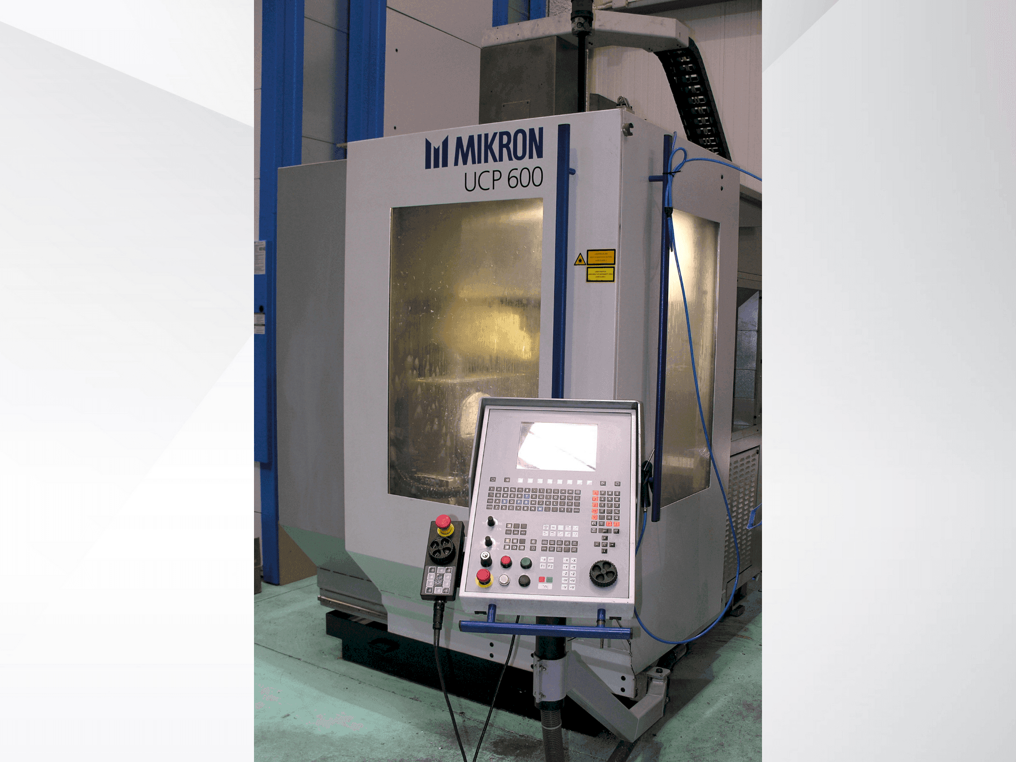 Vooraanzicht  van MIKRON UCP 600  machine