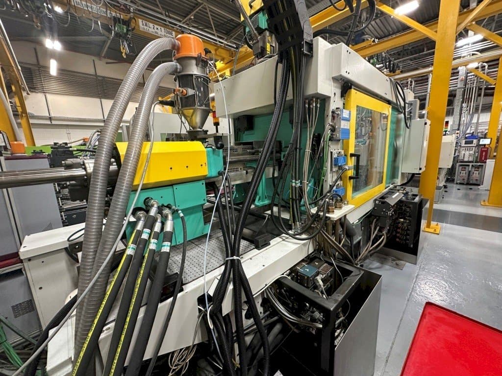 Linkerzijdeaanzicht  van Arburg Allrounder 570C 2000 -350/150  machine