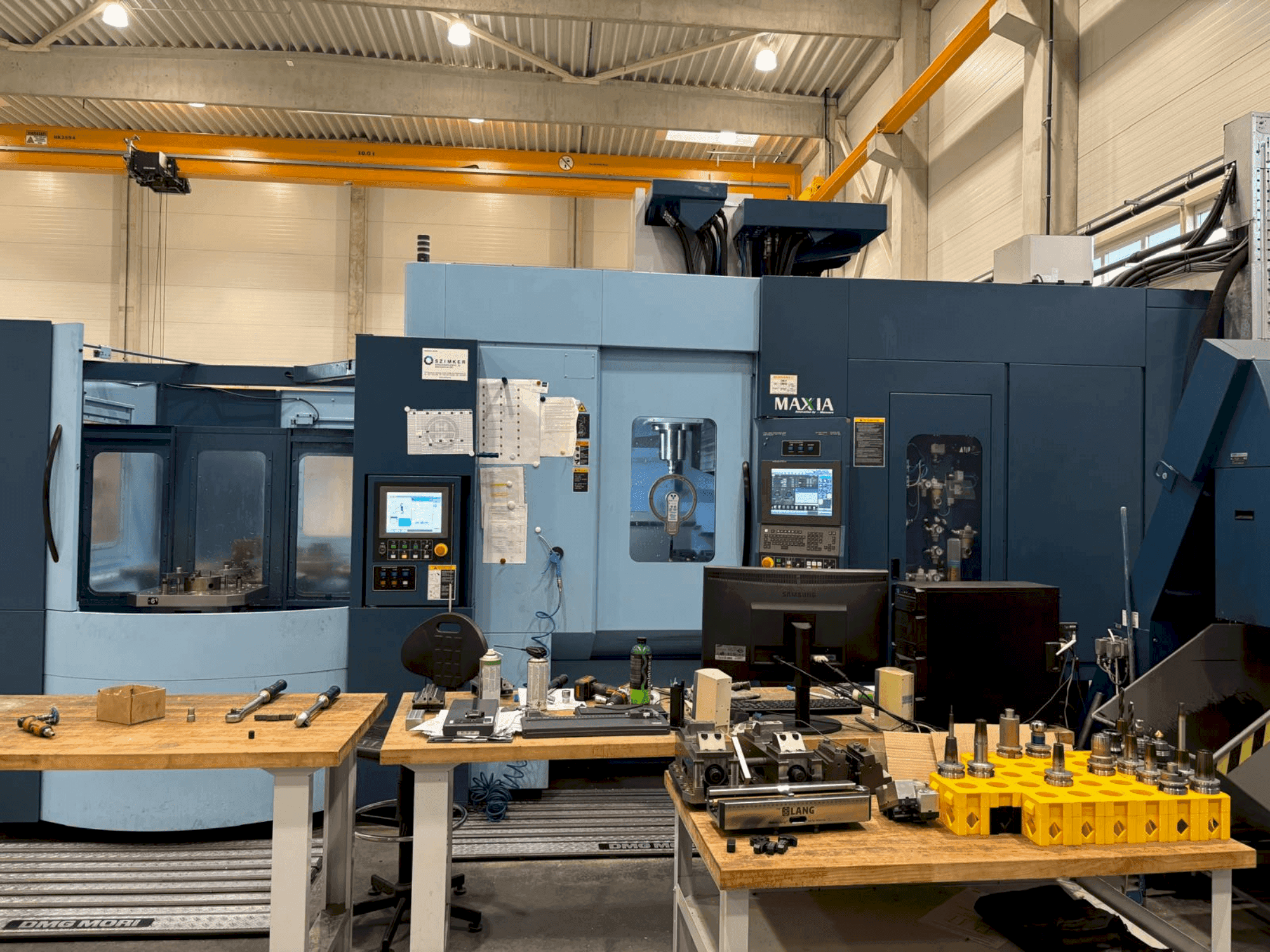 Vooraanzicht  van Matsuura MAM72-70V  machine