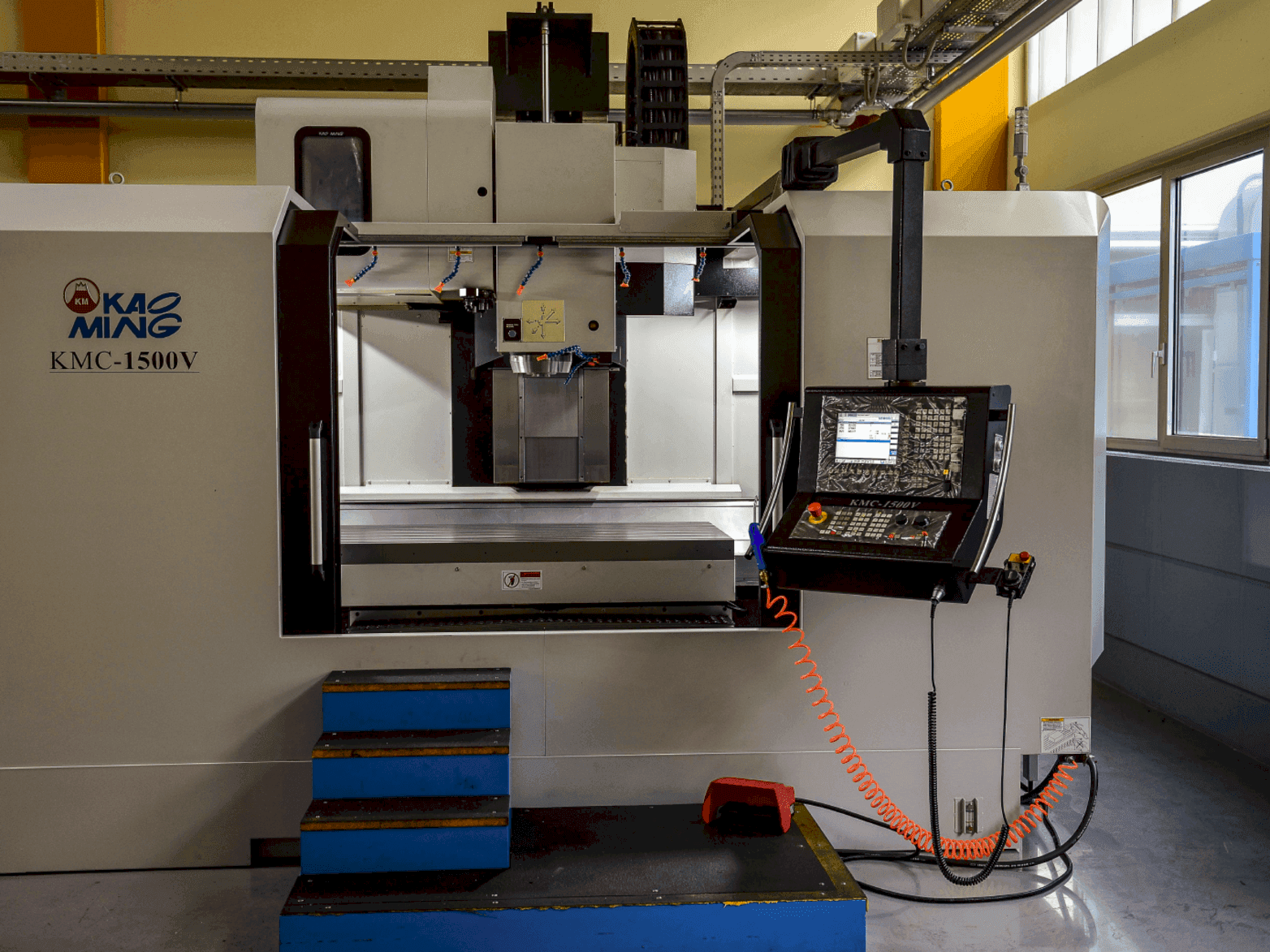 Vooraanzicht  van KAOMING KMC 1500 V  machine