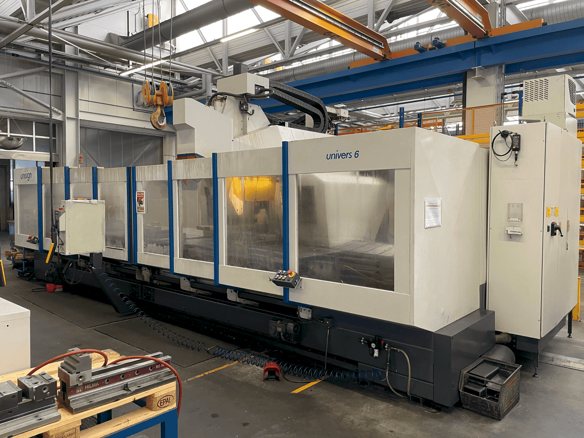 Vooraanzicht  van Unisign UNIVERS 6  machine