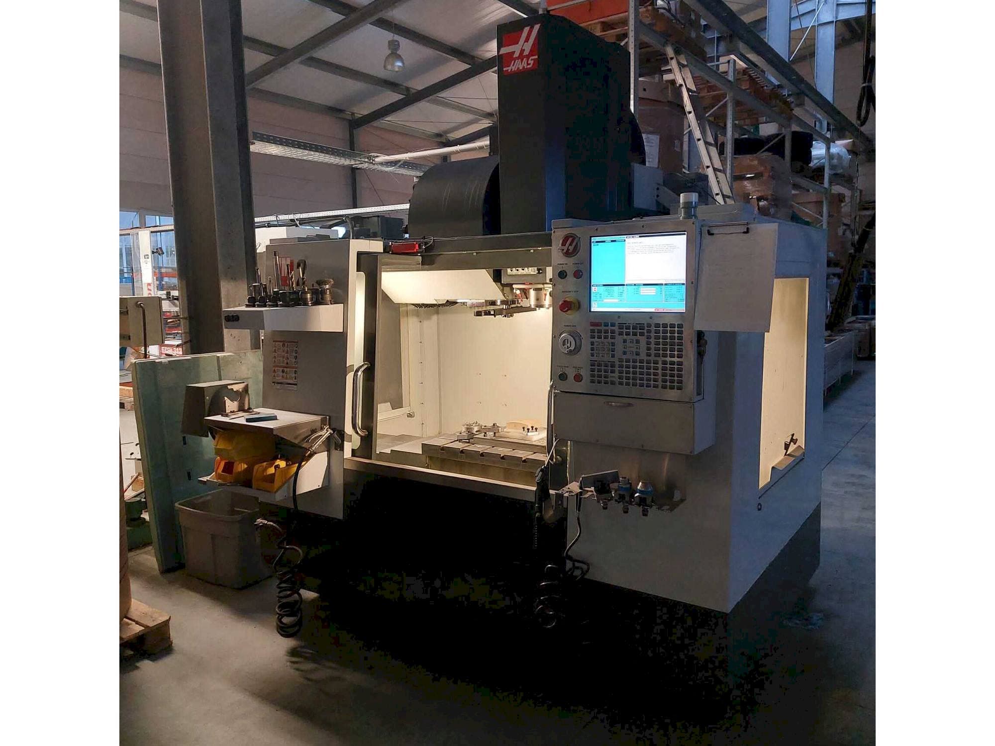 Vooraanzicht  van HAAS VM-2  machine
