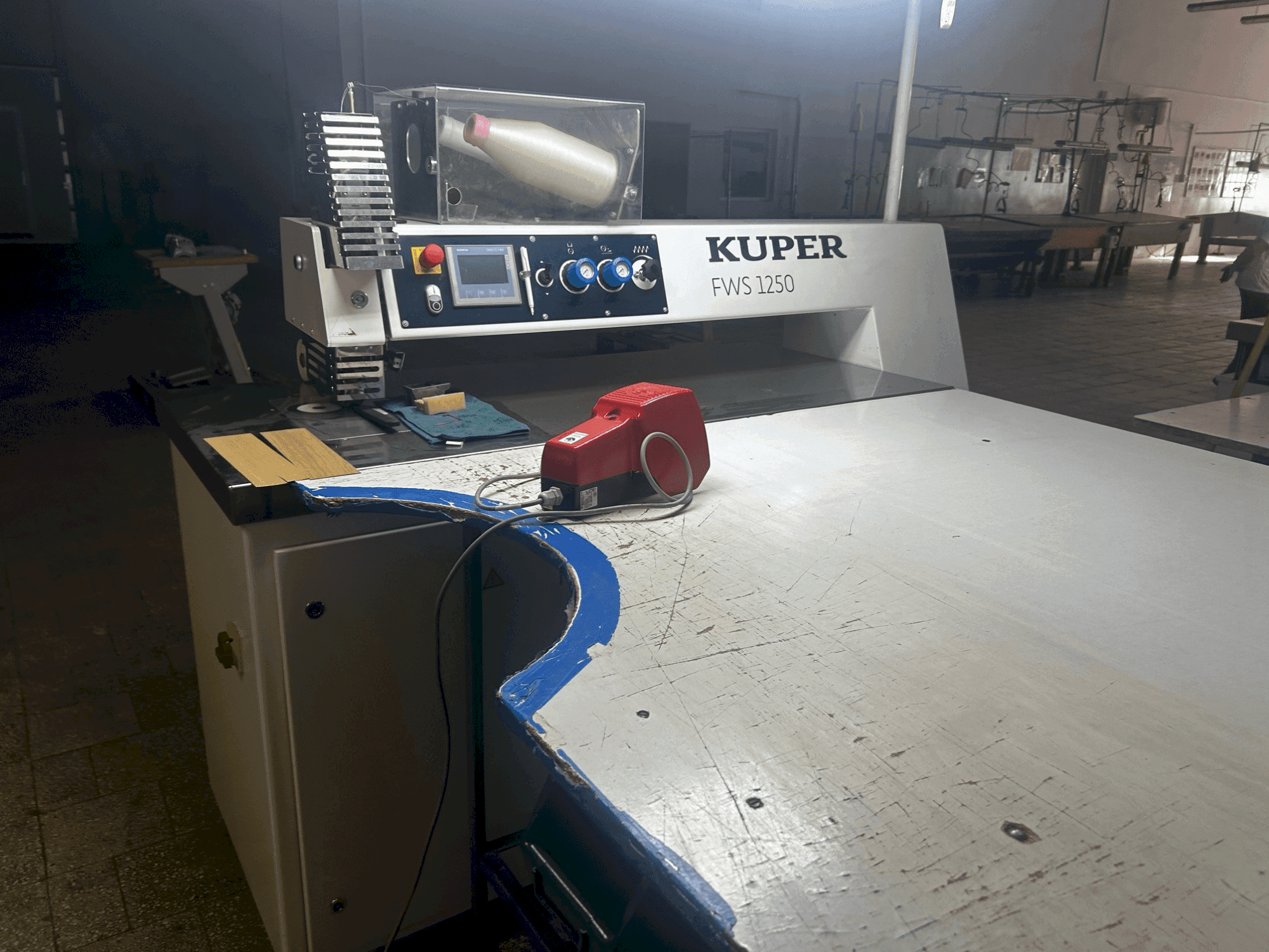Vooraanzicht  van KUPER FWS 1250  machine