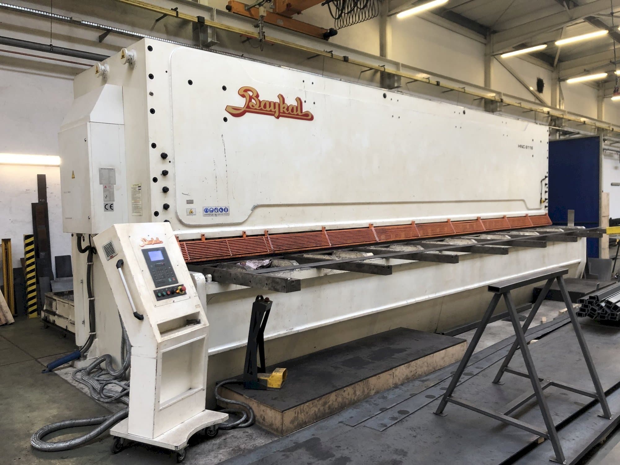 Vooraanzicht  van Baykal HNC 8116  machine