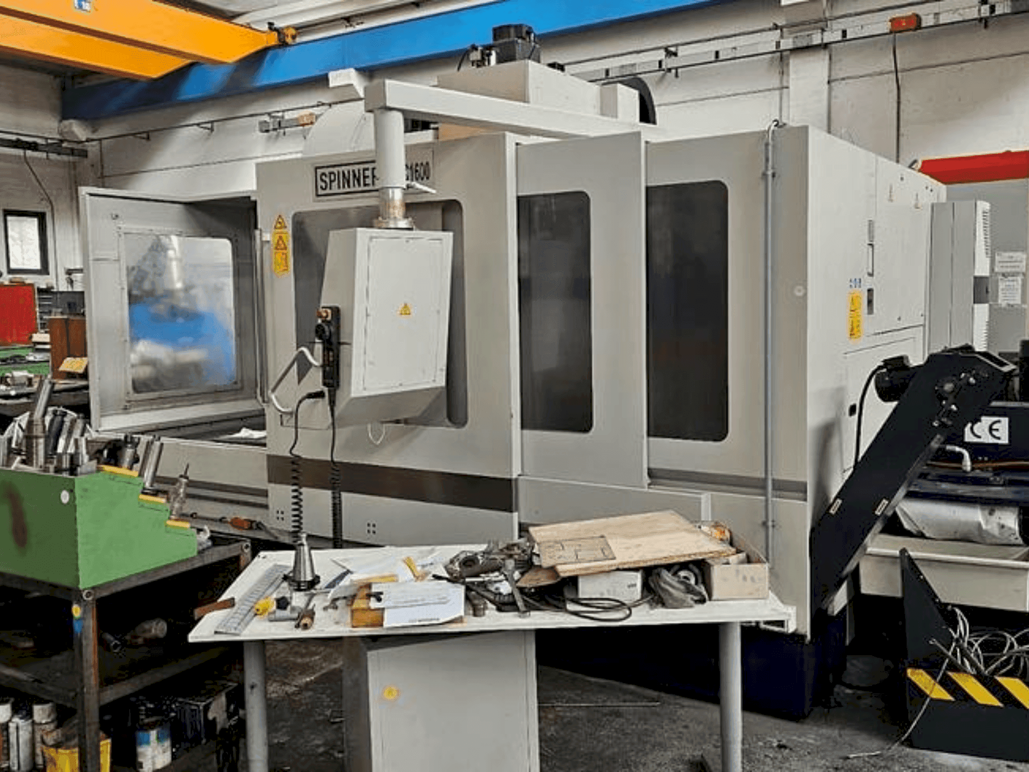 Vooraanzicht  van SPINNER MVC 1600-N  machine