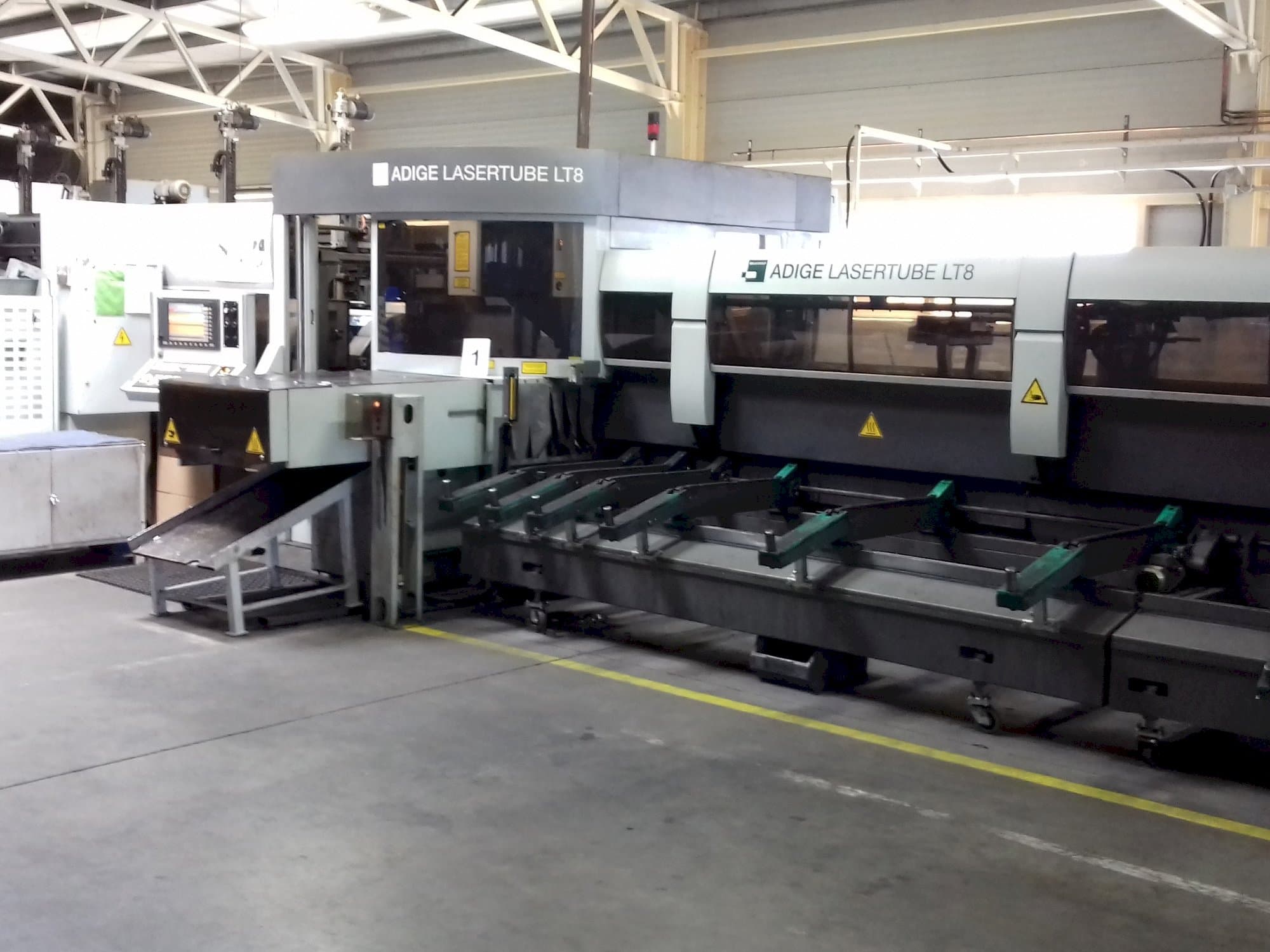 Vooraanzicht  van ADIGE LT 8  machine