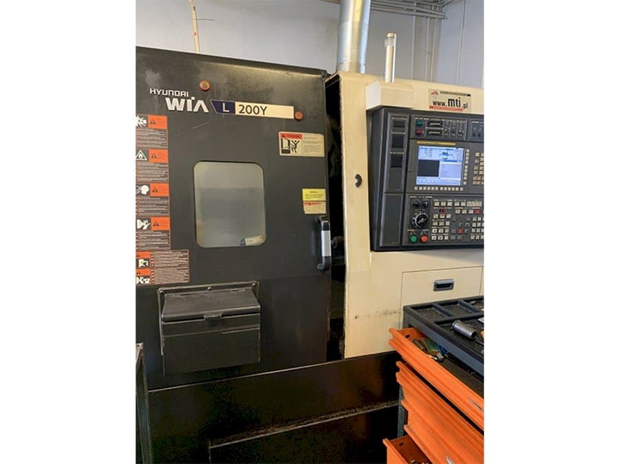 Vooraanzicht  van Hyundai Wia L200Y  machine