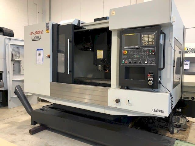 Vooraanzicht  van Leadwell V50L  machine