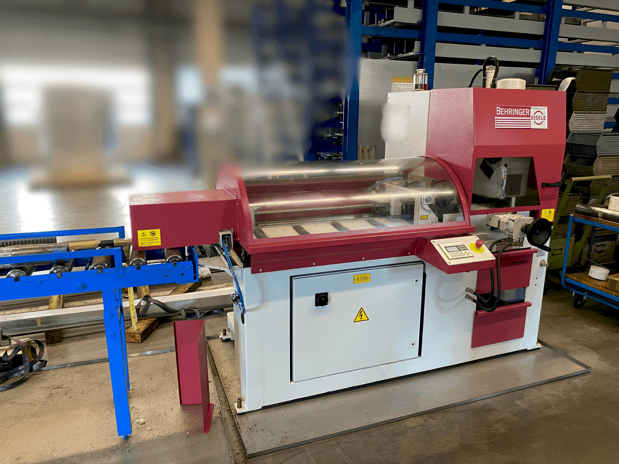 Vooraanzicht  van Behringer VMS 400-A  machine