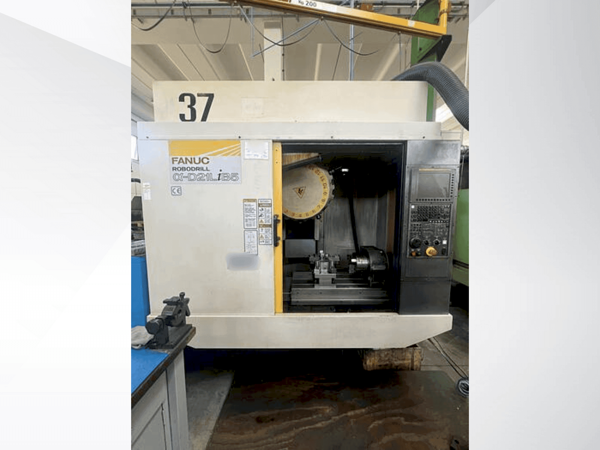 Vooraanzicht  van FANUC Robodrill Alpha-D21LiB5  machine