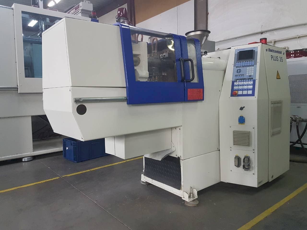 Vooraanzicht  van Battenfeld PLUS 35/75  machine