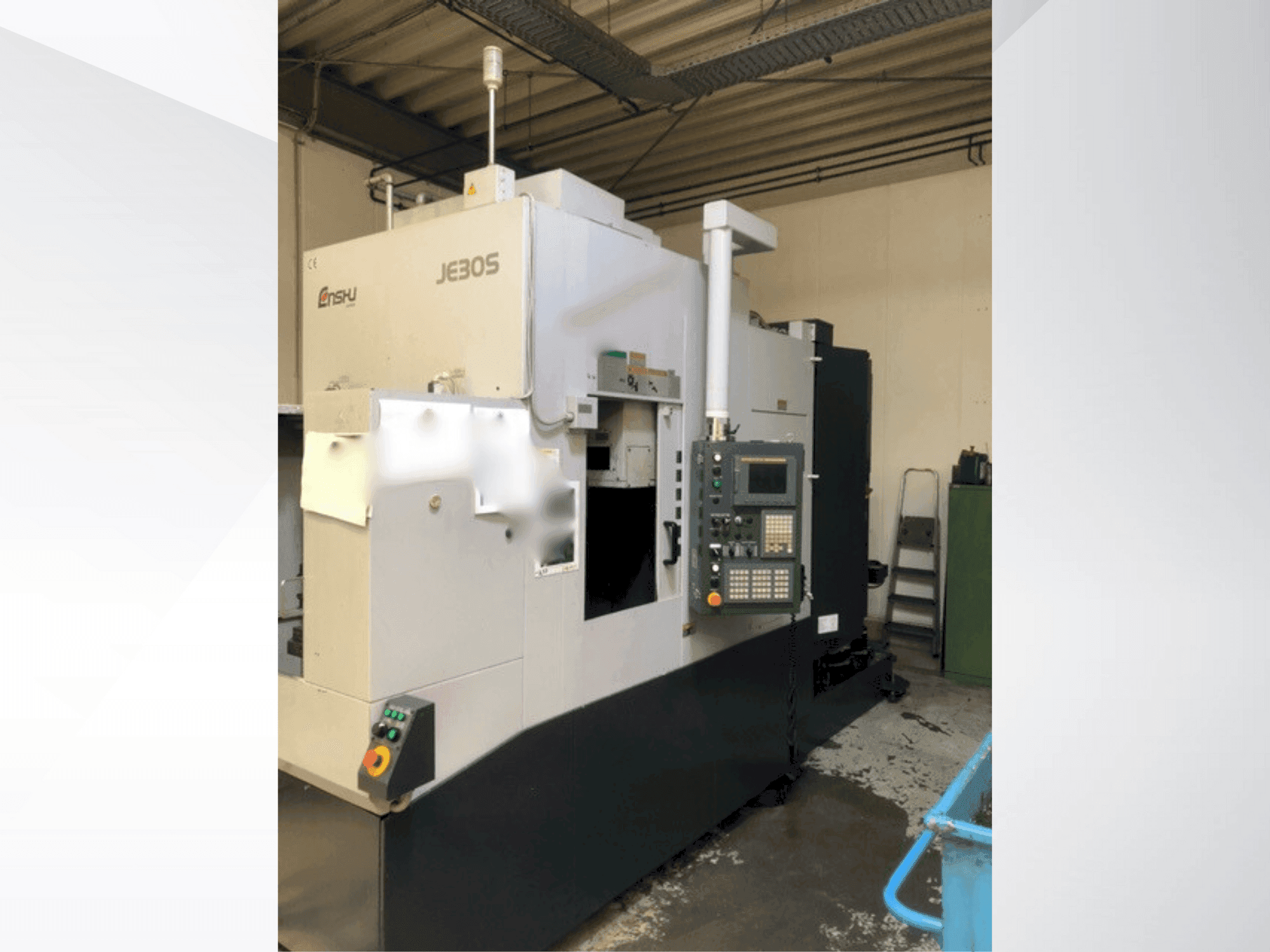 Vooraanzicht  van Enshu Je30S  machine