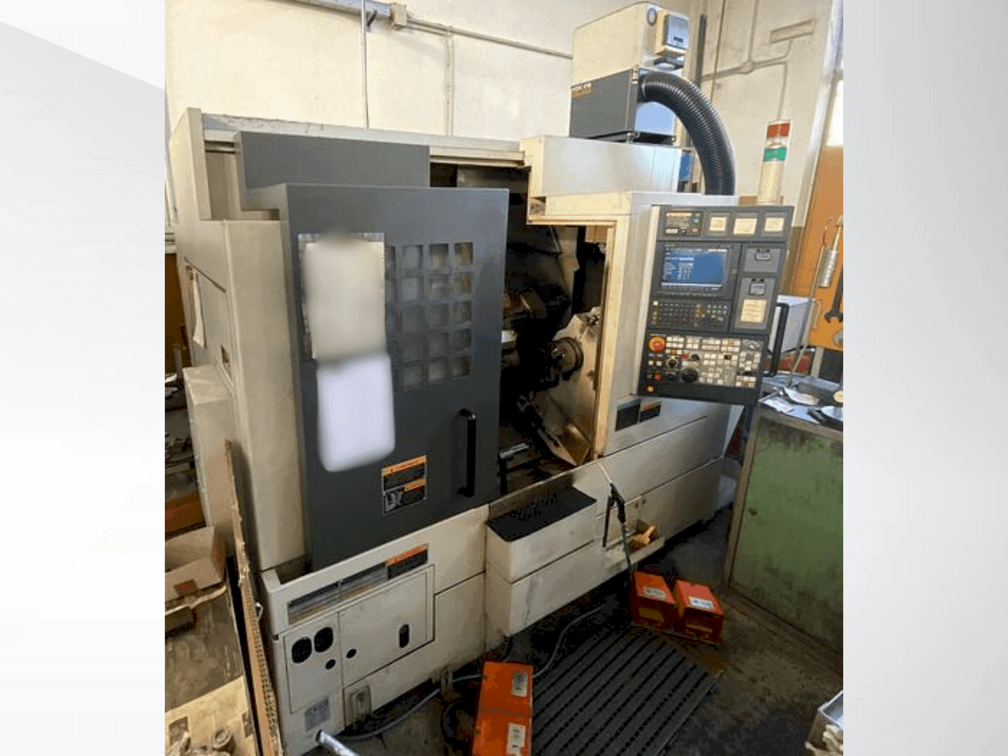 Vooraanzicht  van MORI SEIKI NL 2000 SY  machine