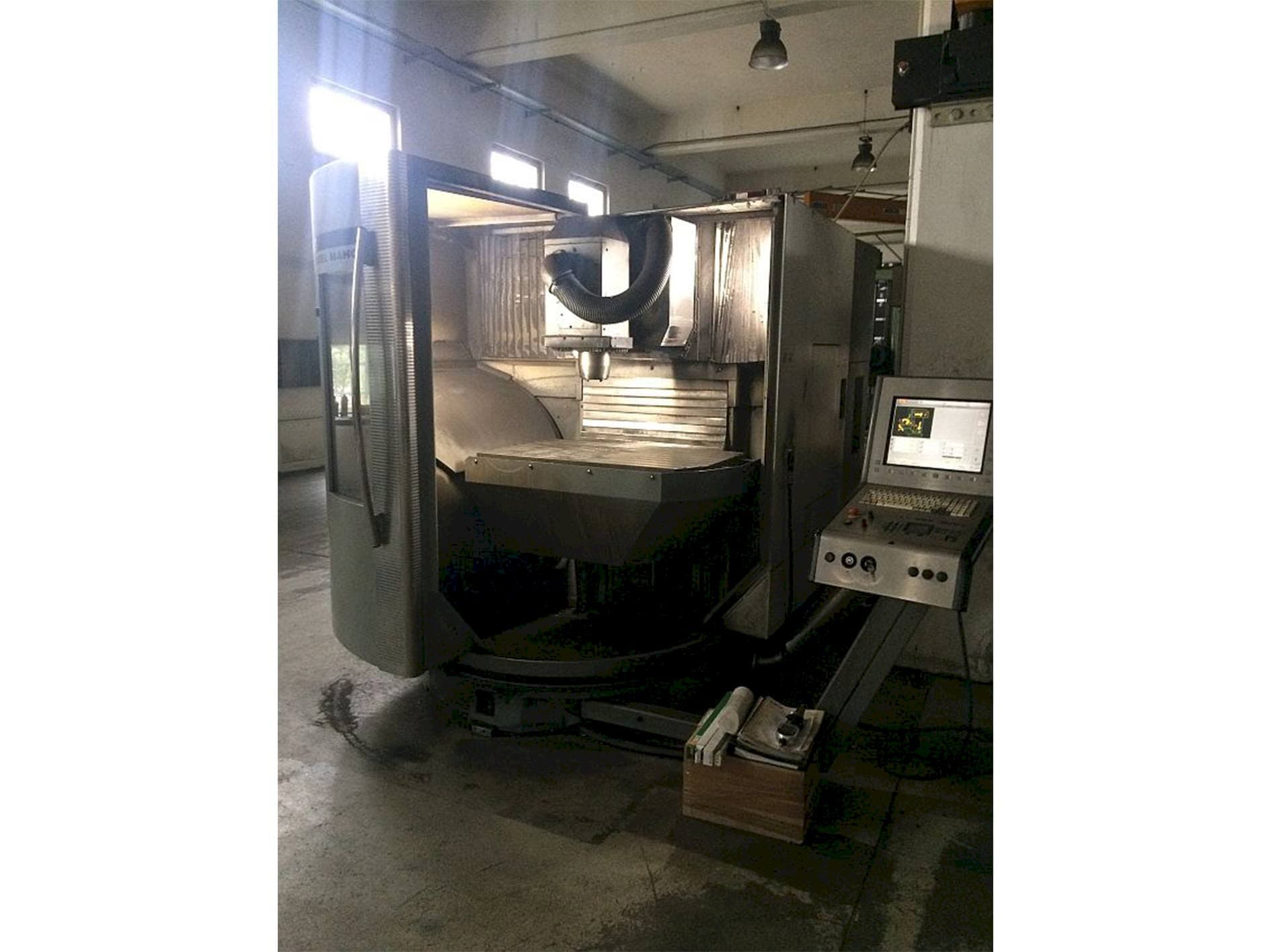 Vooraanzicht  van DMG 60T  machine