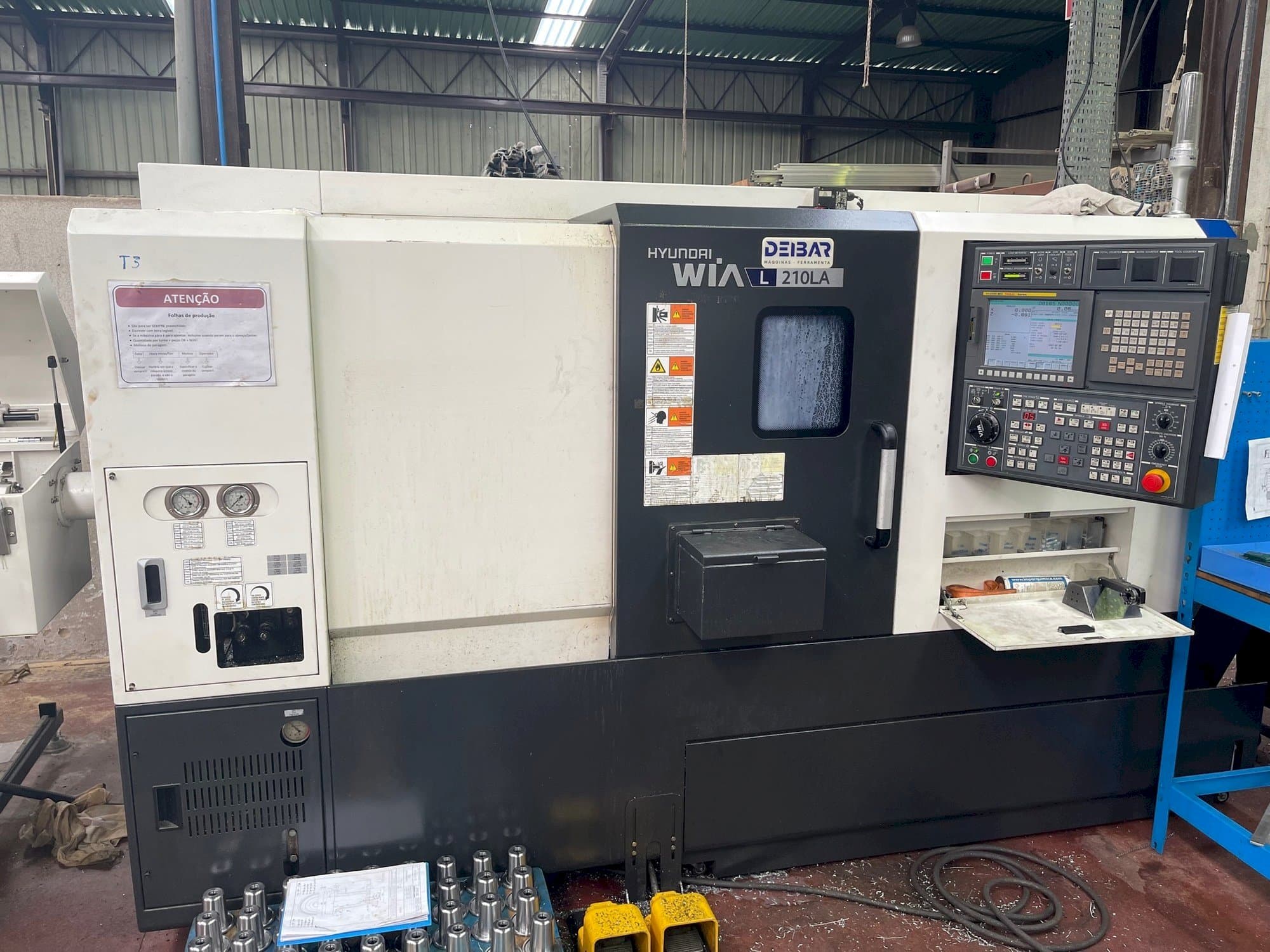 Vooraanzicht  van Hyundai Wia L210LA  machine