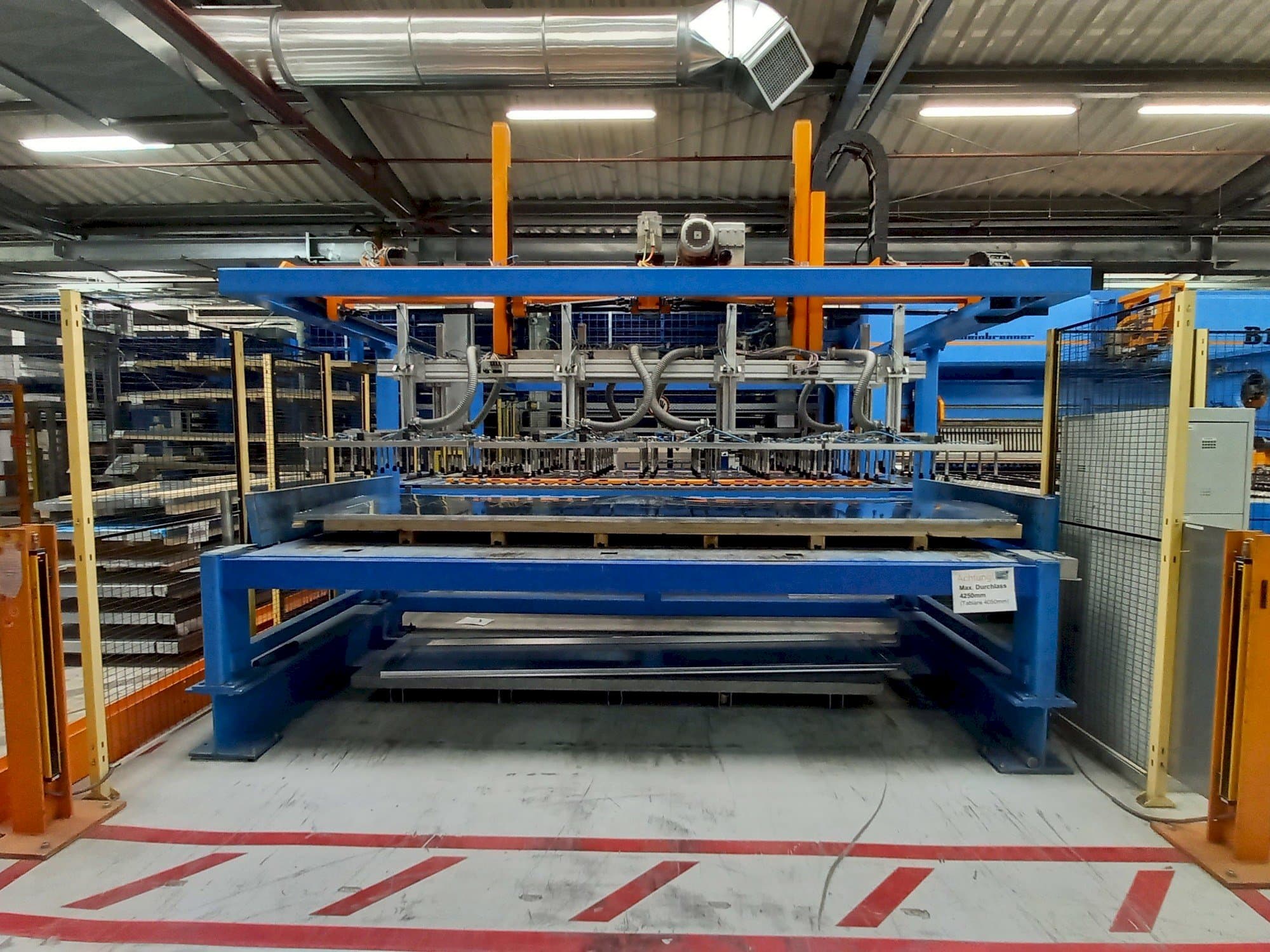 Vooraanzicht  van Weinbrenner B 12  machine