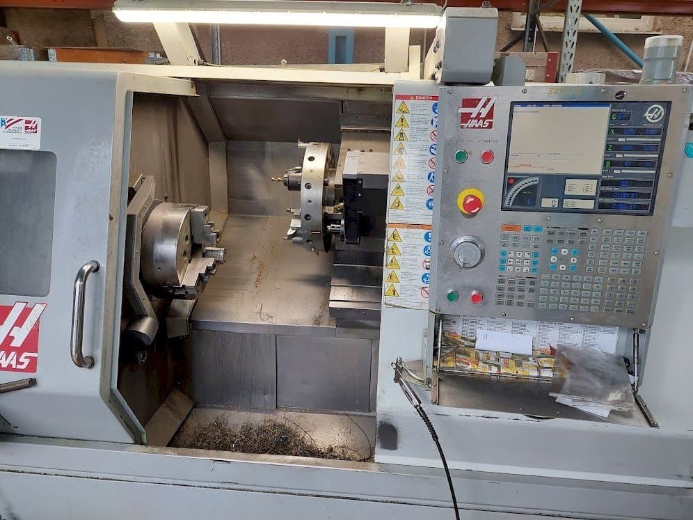 Vooraanzicht  van HAAS SL-30TBHE  machine