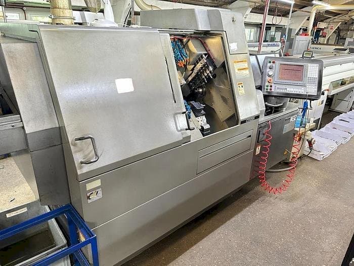 Vooraanzicht  van Citizen M32 III  machine