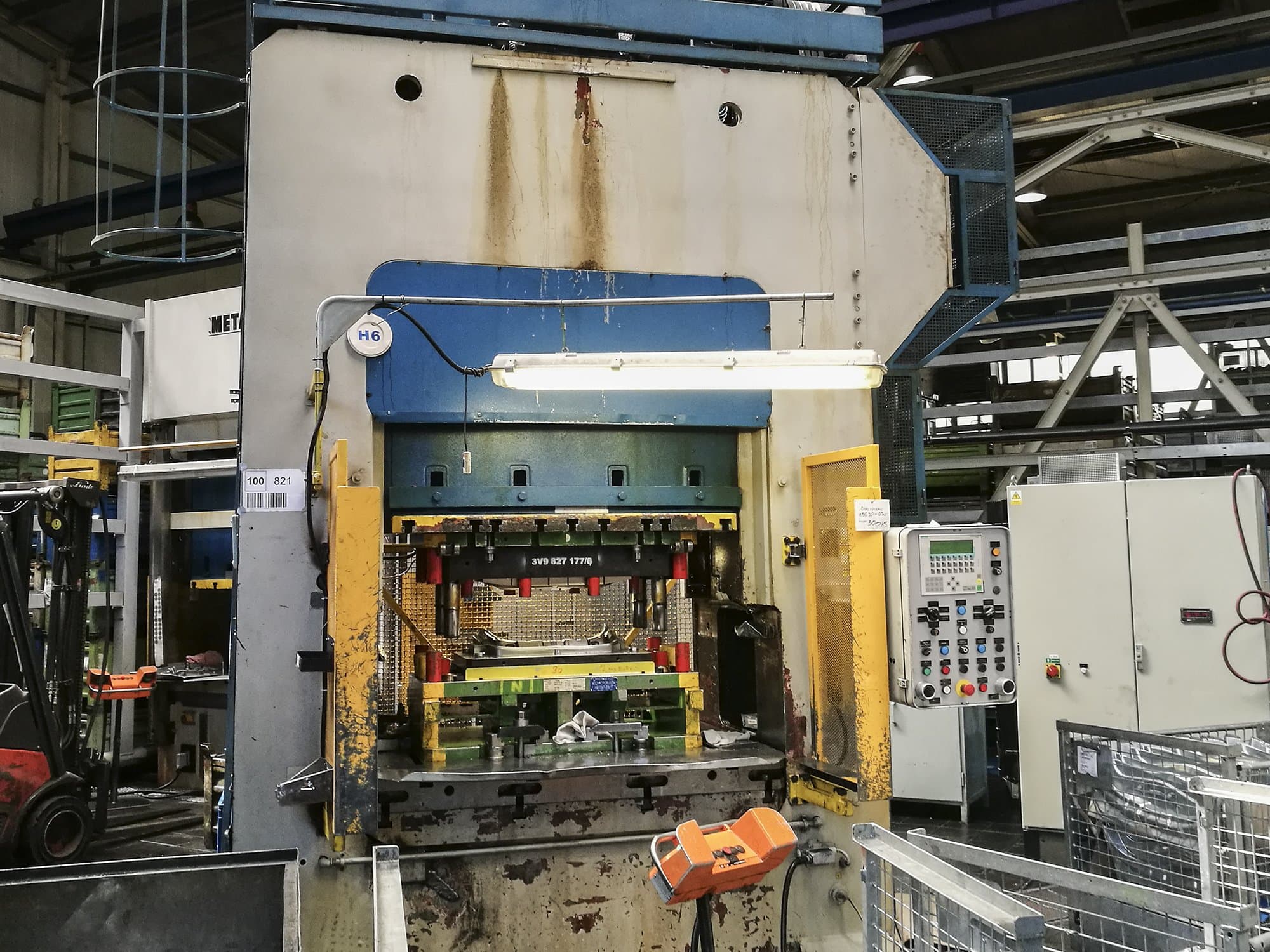 Vooraanzicht  van SMERAL LKT 250 machine