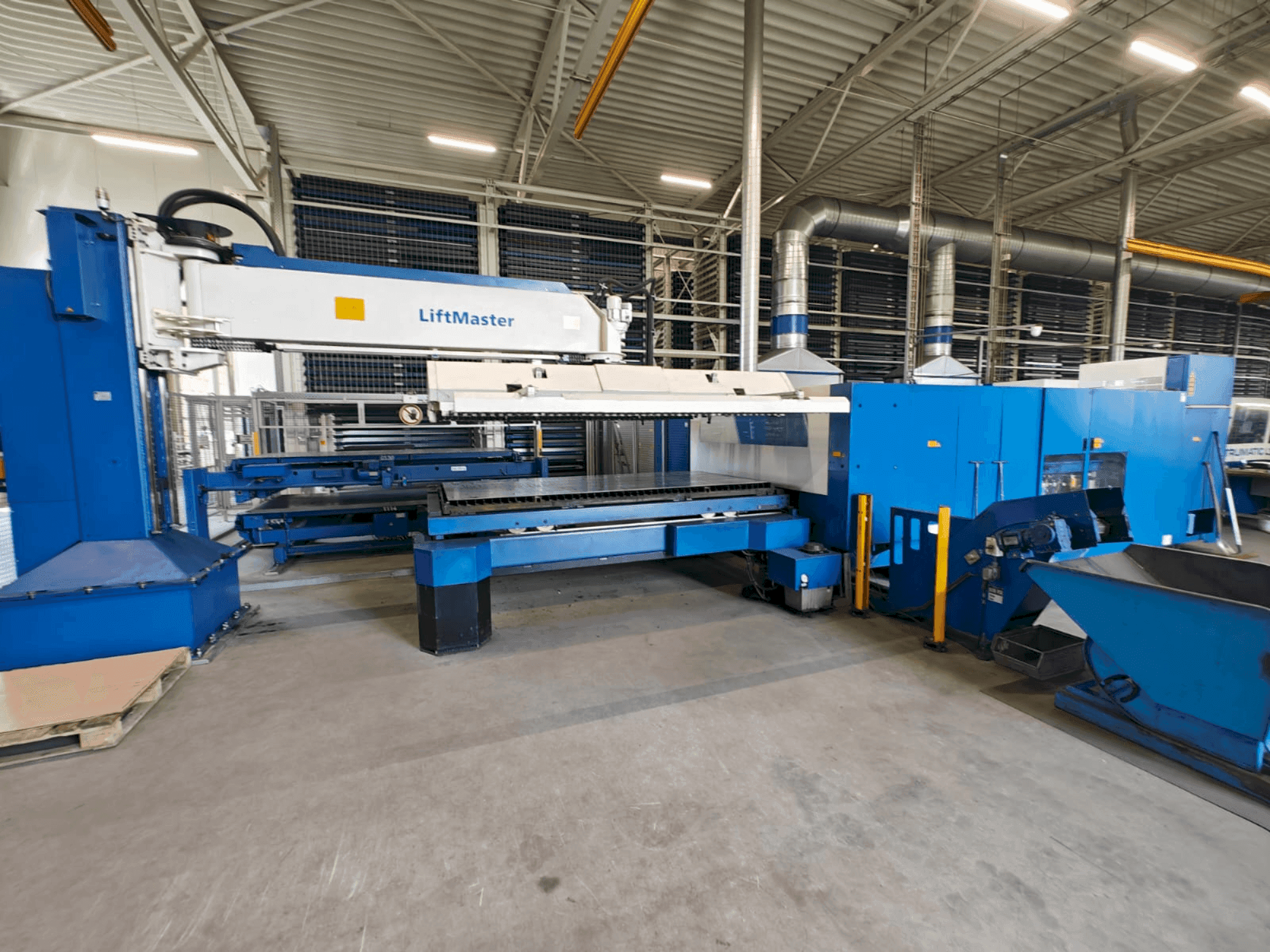 Vooraanzicht  van TRUMPF TruLaser 5030 classic 6,0kW + LiftMaster  machine