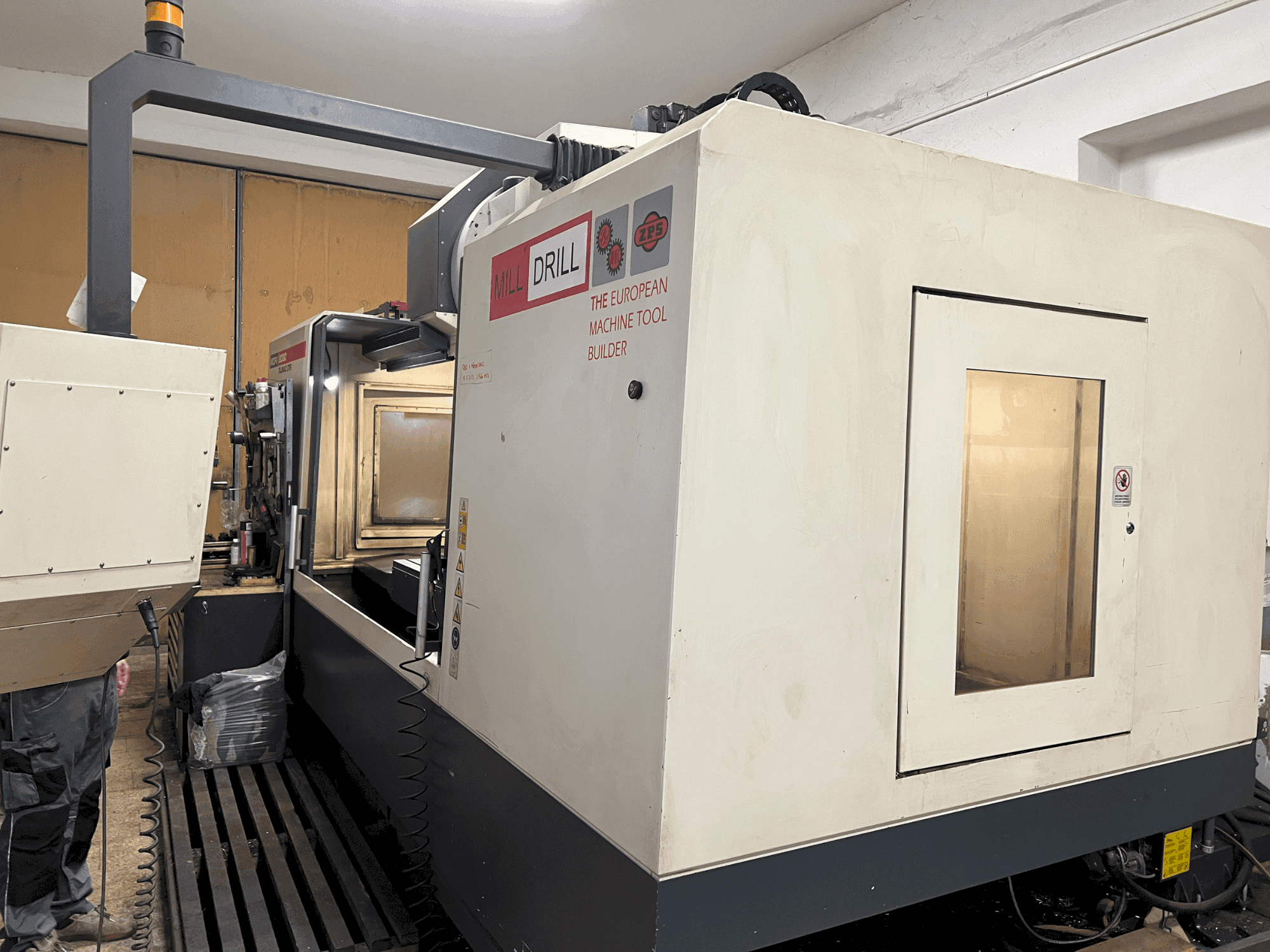 Vooraanzicht  van TAJMAC-ZPS MCFV 2080  machine