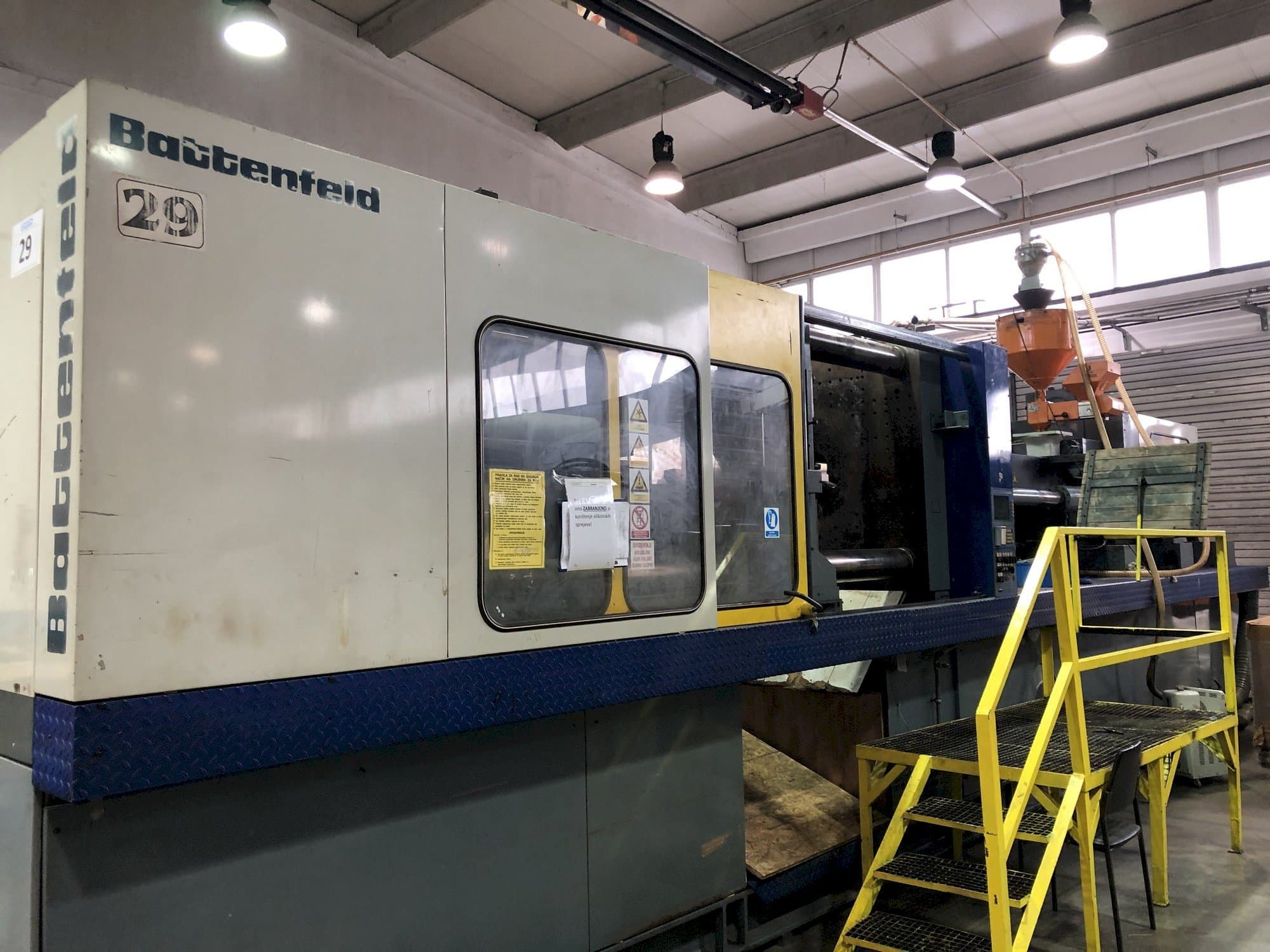 Vooraanzicht  van Battenfeld BA-T 6500/6300  machine