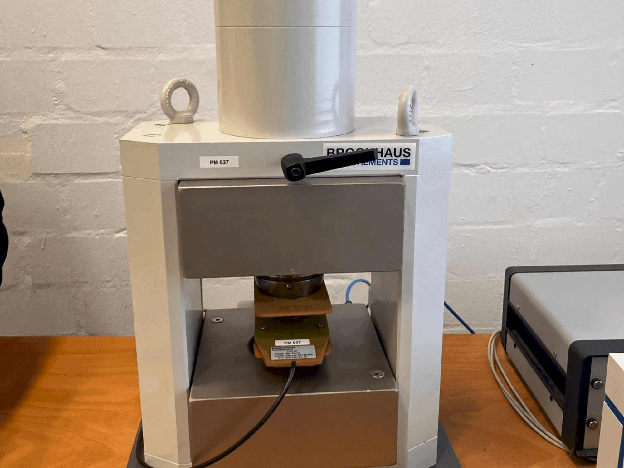 Vooraanzicht  van BROCKHAUS HG200 D  machine