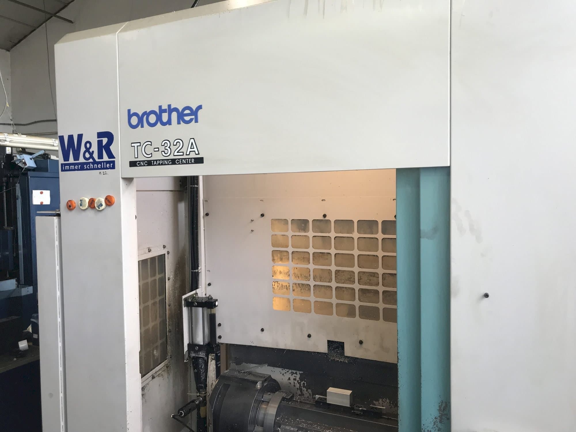 Vooraanzicht  van Brother TC-32A  machine