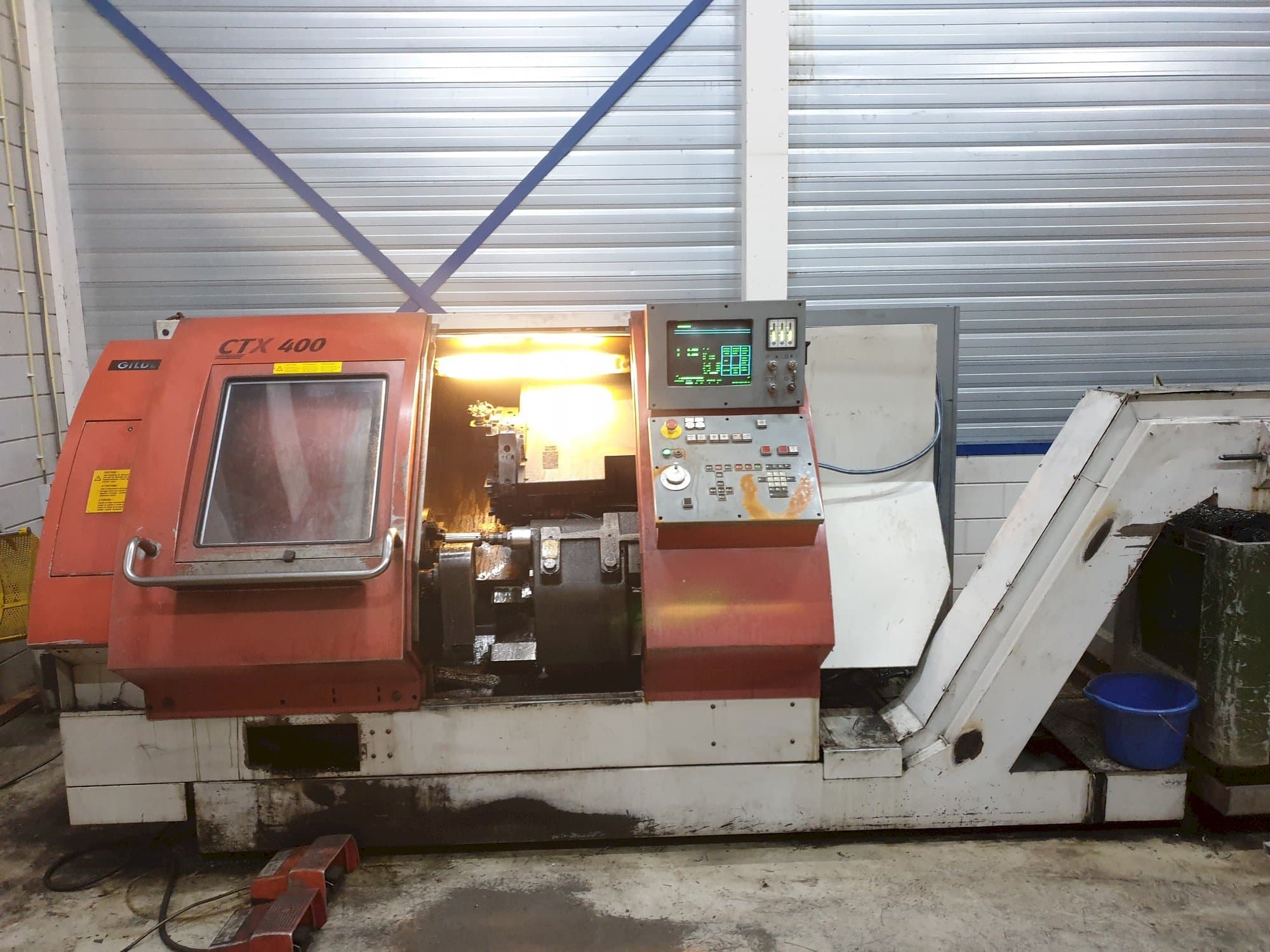 Vooraanzicht van Gildemeister CTX 400 machine