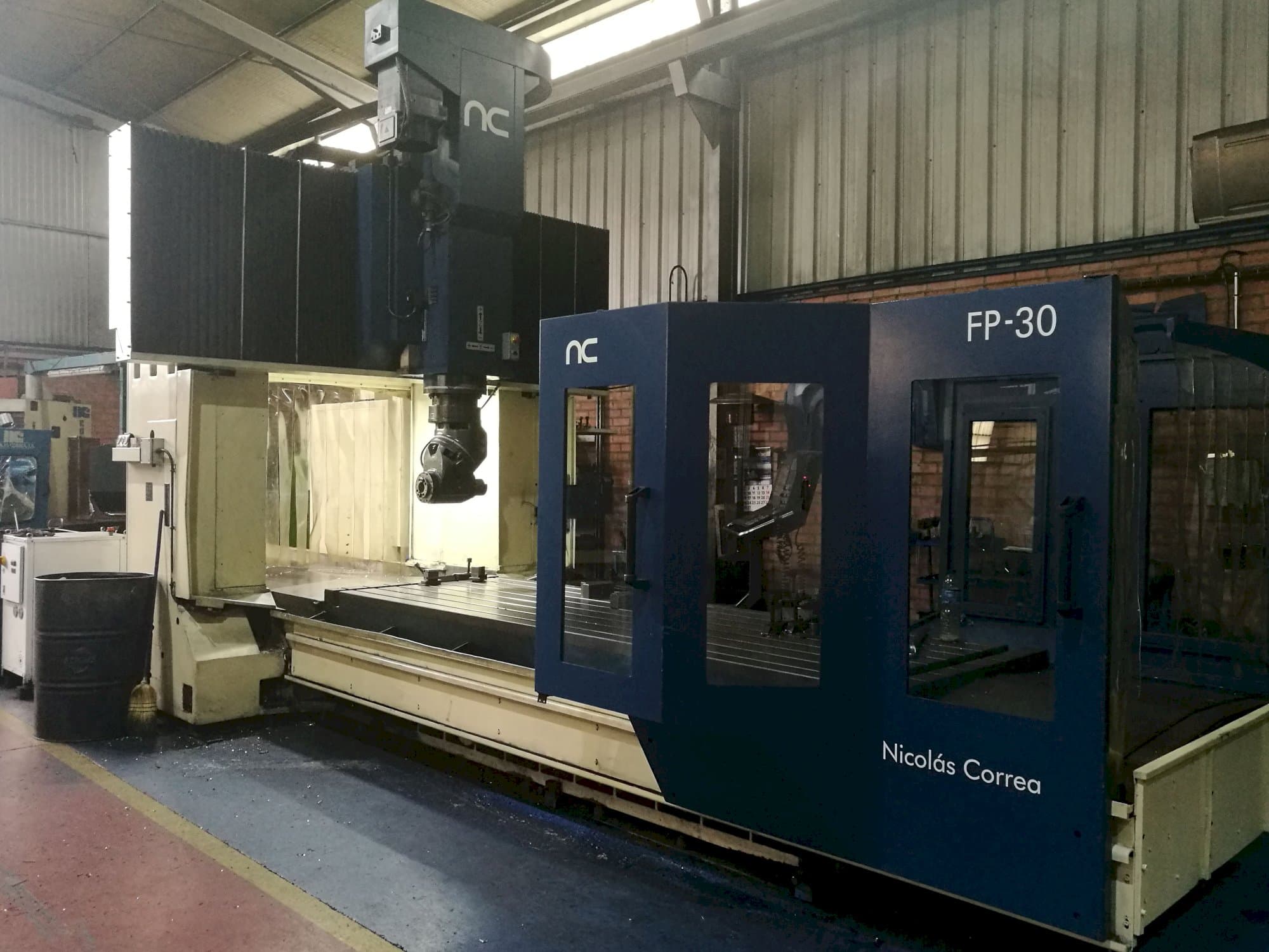 Recht aanzicht  van Correa FP 30/35 machine