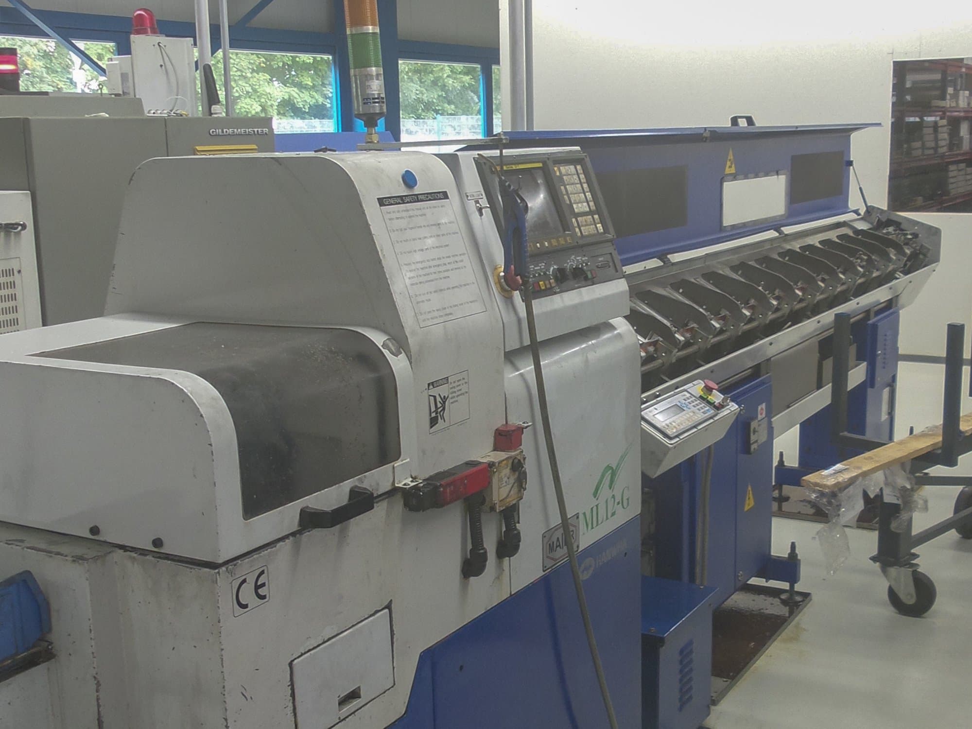 Links zicht  van Maier ML-12 machine