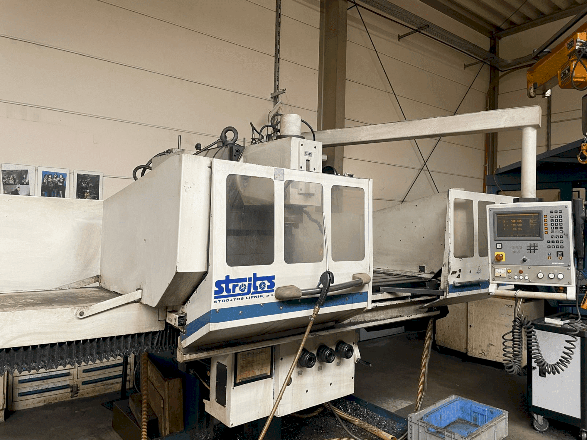 Vooraanzicht van Strojtos FGS 63 NCP machine