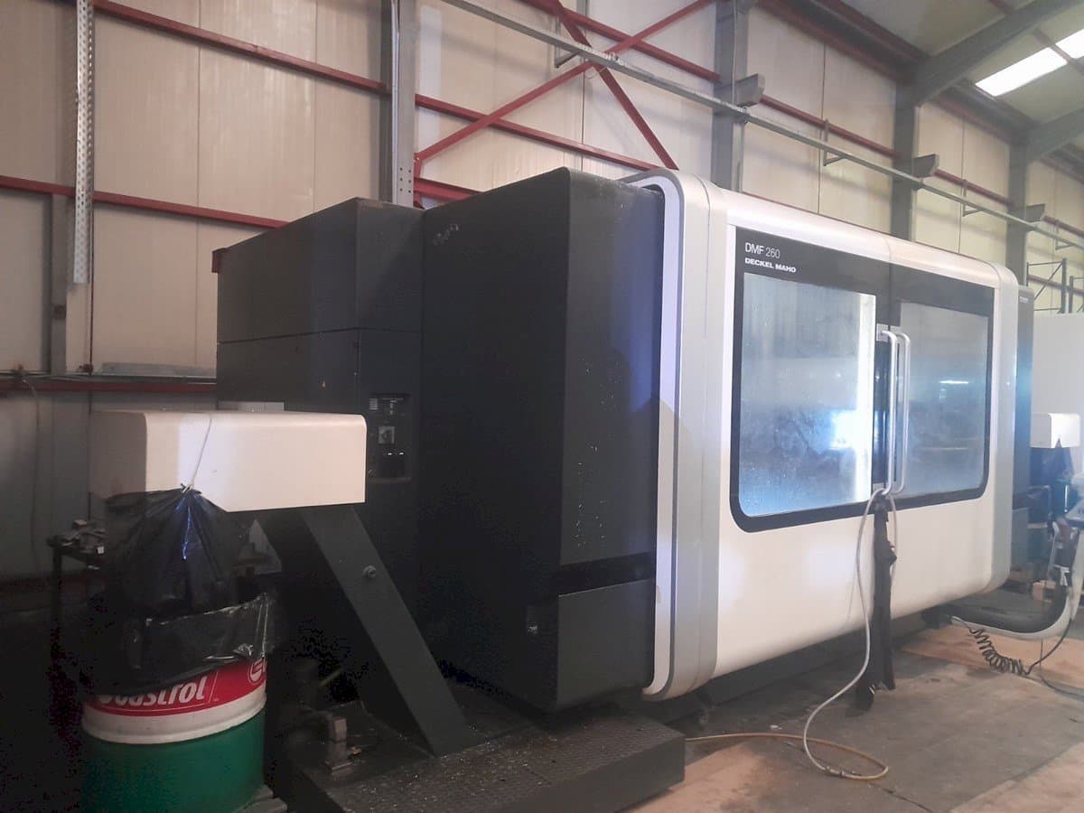 Linkerzijdeaanzicht  van DECKEL MAHO DMF 260  machine